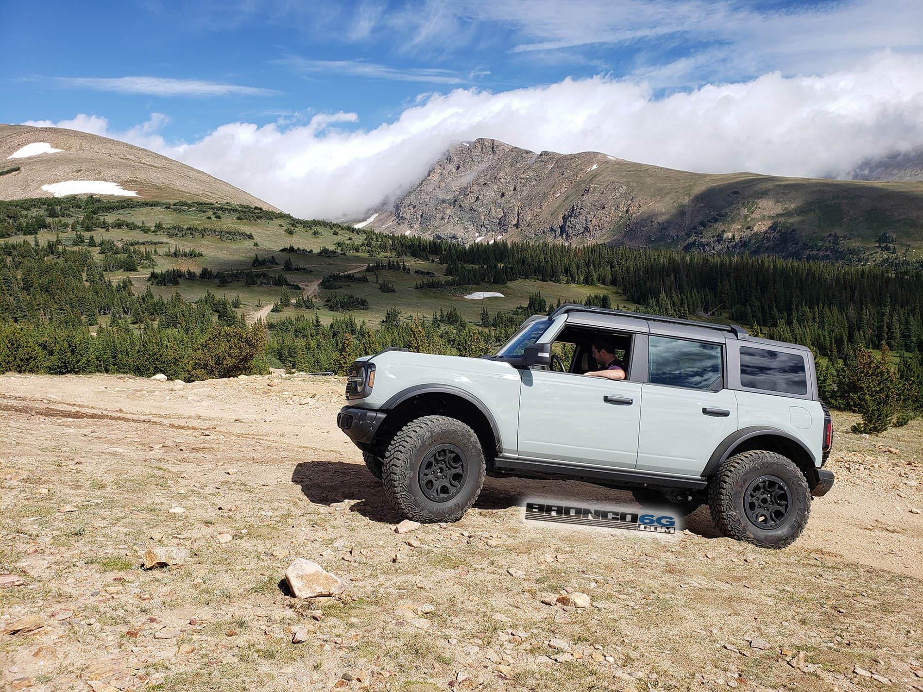 2021 Bronco 2.7L Badlands Sasquatch Cactus Gray 1.jpg