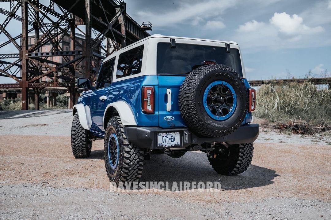 Ford Bronco A Velocity Blue Bronco Goes Retro With White Roof + White Fender Flares 8b829785-7548-4809-baa3-e27f98c5226c-jpe