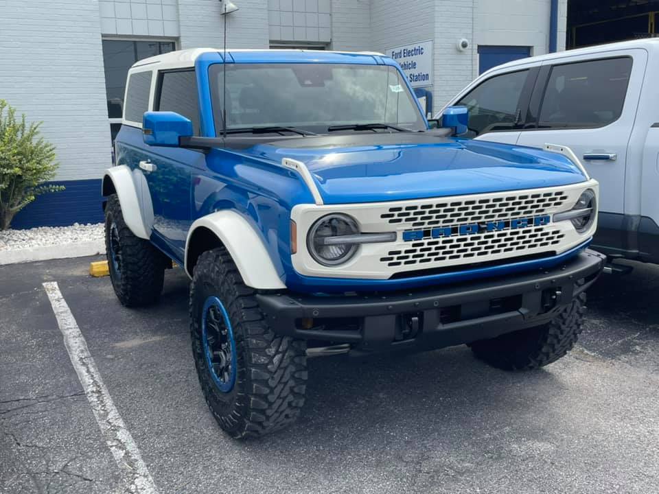 Ford Bronco A Velocity Blue Bronco Goes Retro With White Roof + White Fender Flares 647508_10225883940742295_2387041257220630059_n-