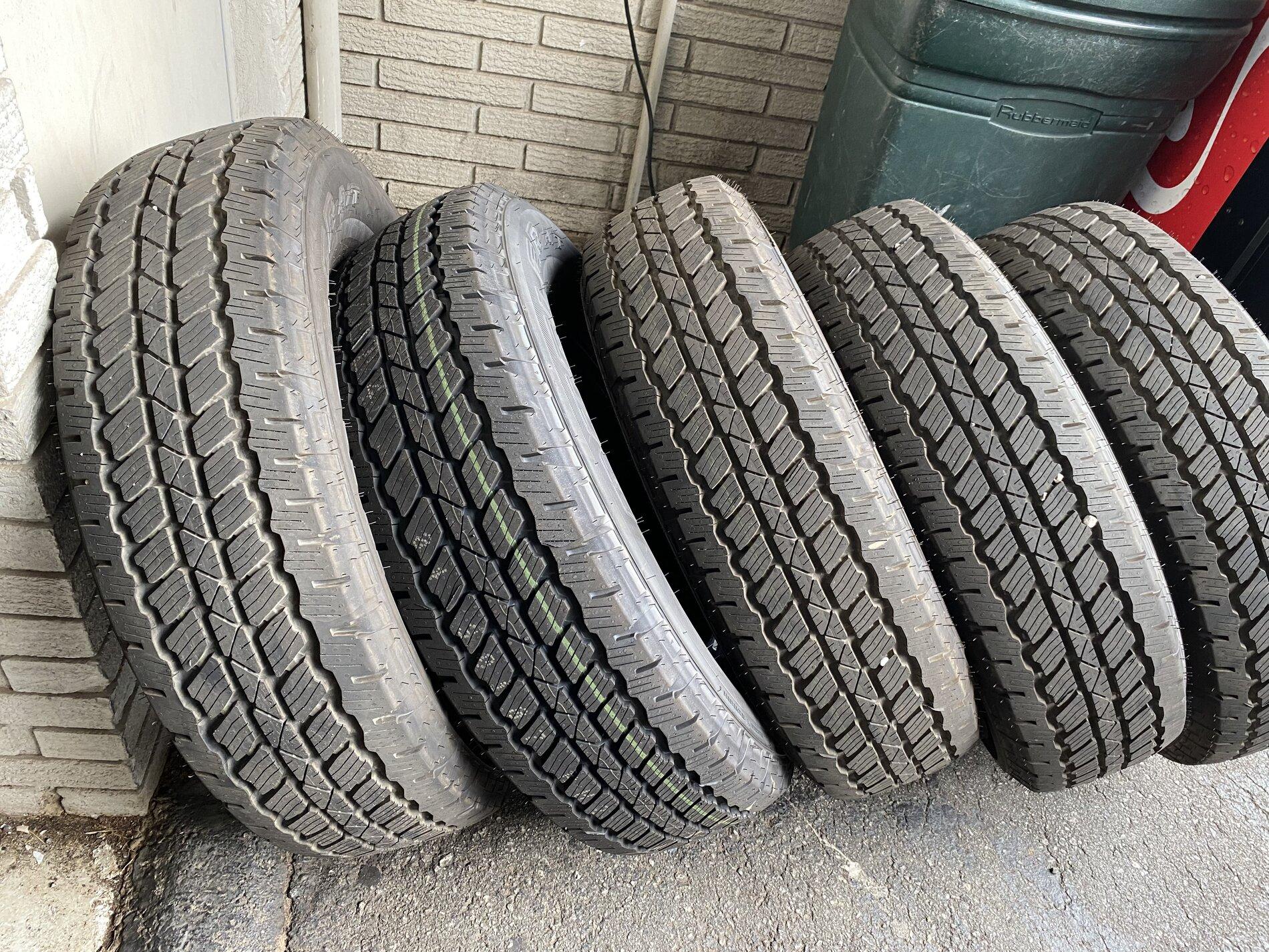 Ford Bronco 5 Big Bend stock tires. 2D09F43E-B9A9-4DA2-912F-1ACD2B96294D