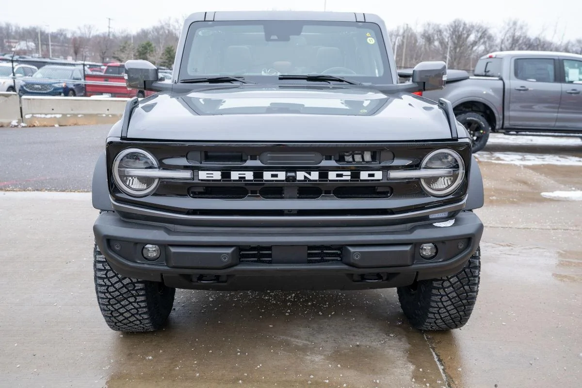 Ford Bronco 2022 Bronco gets "Capable Bumper" option. Comes standard on Black Diamond and Badlands 2022 Ford Bronco Capable Bumper
