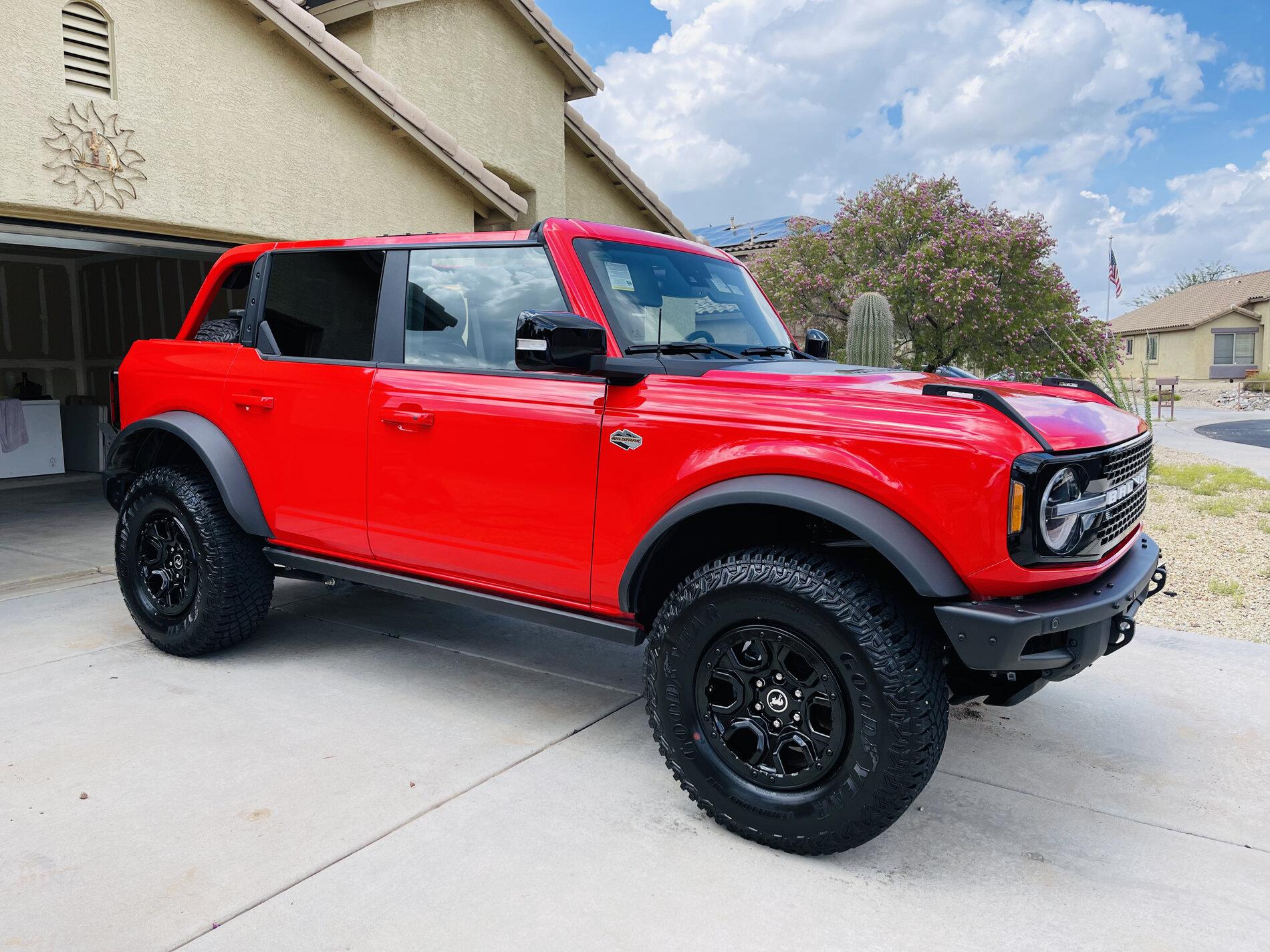 Ford Bronco RACE RED Bronco Club D0C103E0-19E2-4C6F-B40F-10AC39FC0766