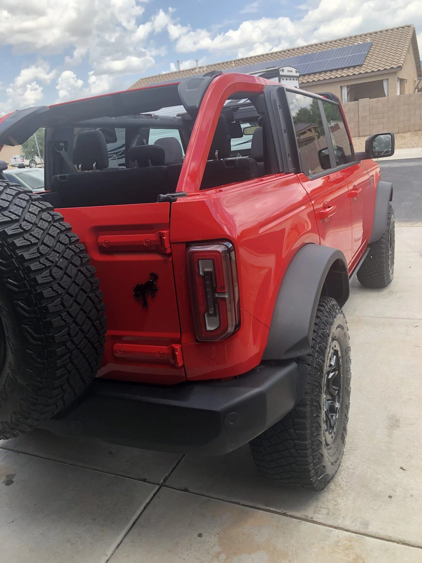Ford Bronco RACE RED Bronco Club 3CA2F113-9006-4C9E-B723-15075664270C