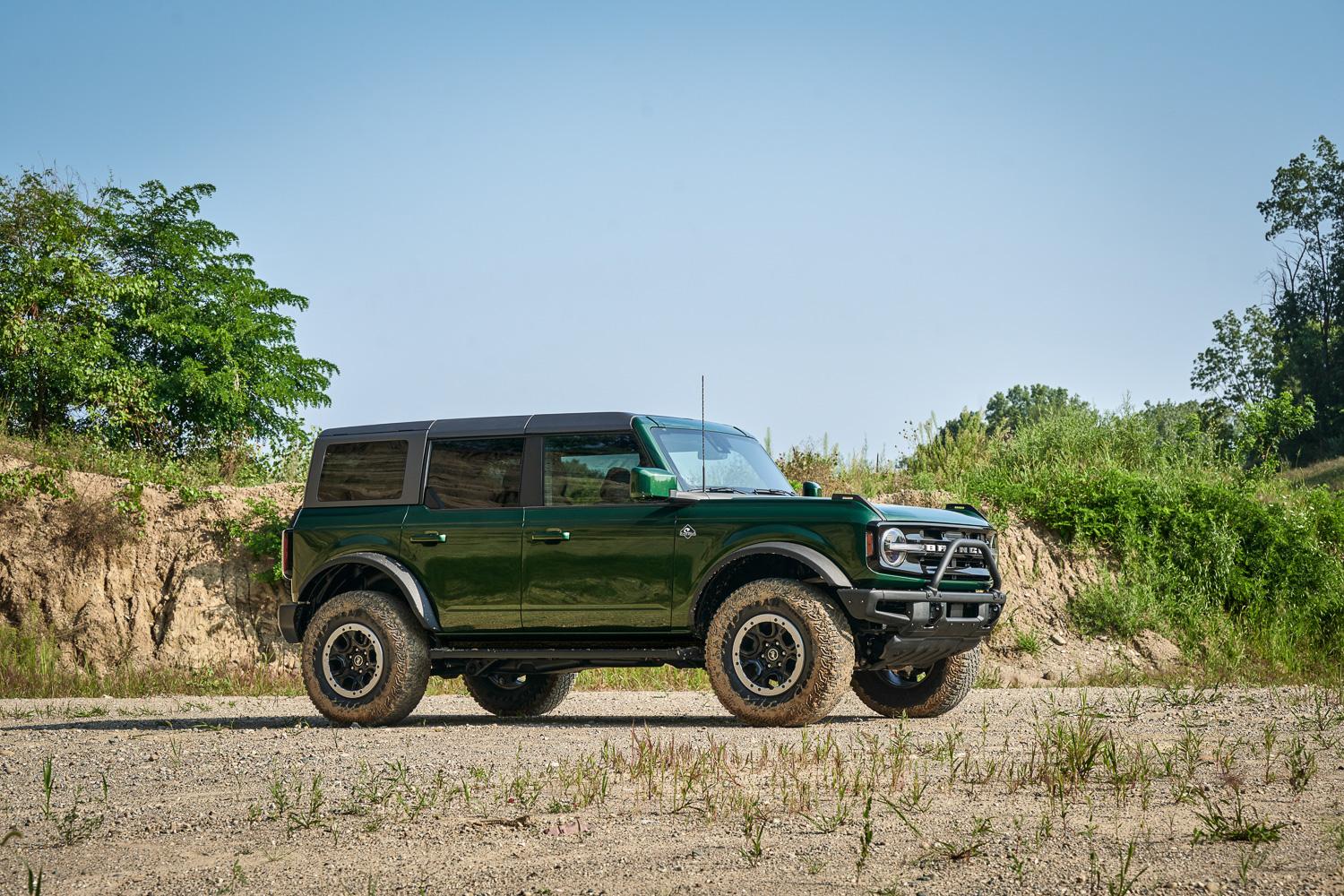Ford Bronco Eruption Green & Hot Pepper Red Metallic coming for 2022 Bronco. Antimatter Blue, Lightning Blue and Rapid Red Going Away Bronco_Eruption Green_13