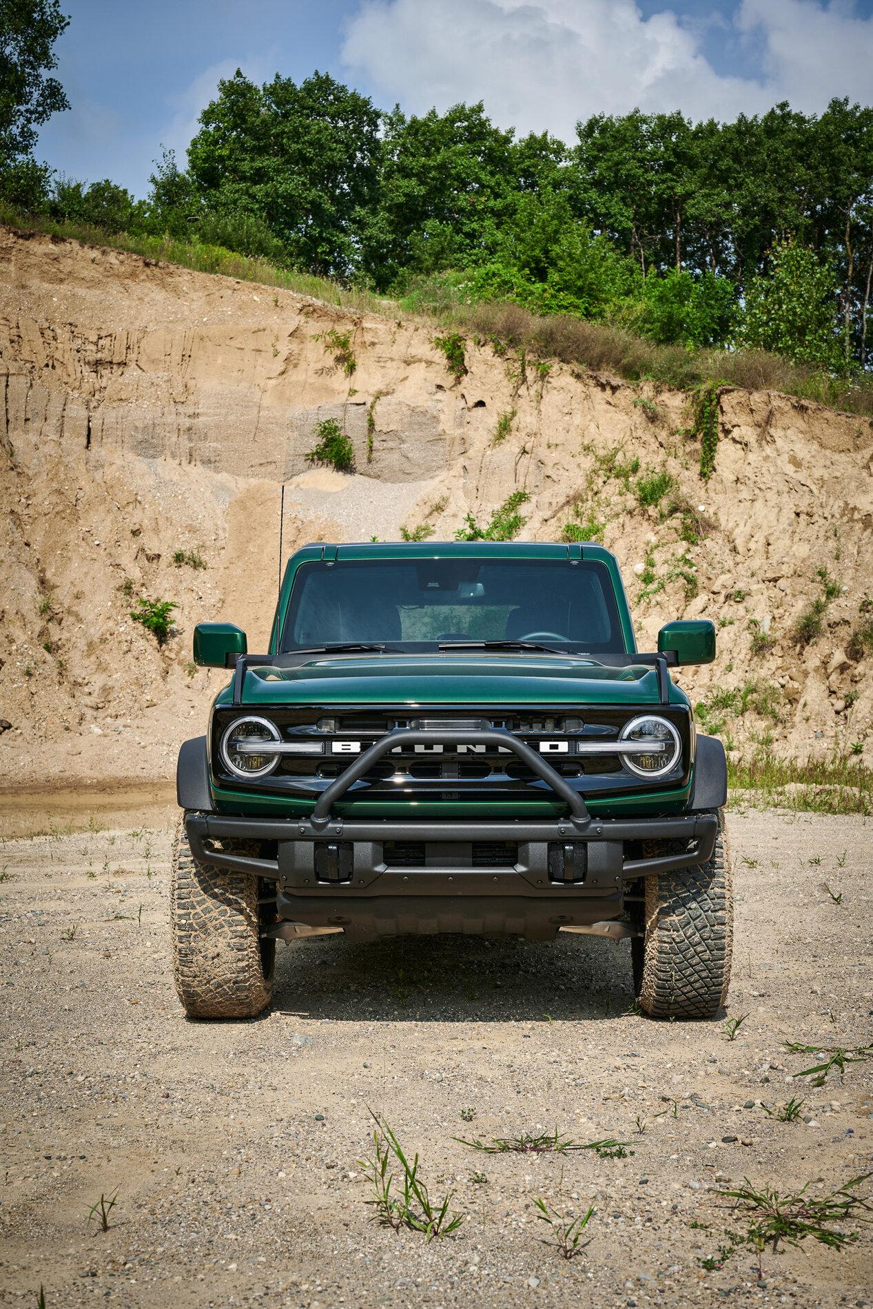 Ford Bronco Eruption Green & Hot Pepper Red Metallic coming for 2022 Bronco. Antimatter Blue, Lightning Blue and Rapid Red Going Away Bronco_Eruption Green_16