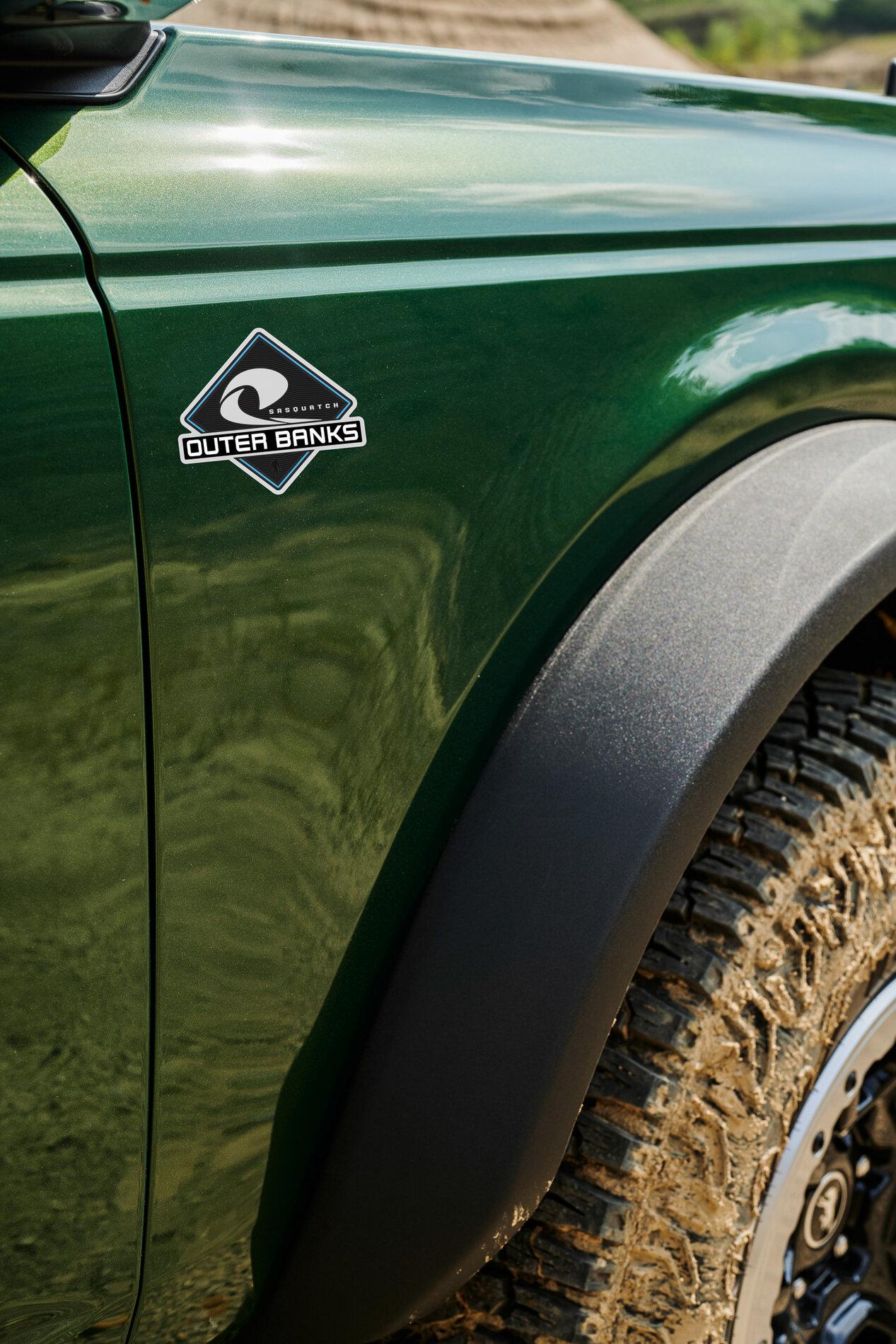 Ford Bronco Eruption Green & Hot Pepper Red Metallic coming for 2022 Bronco. Antimatter Blue, Lightning Blue and Rapid Red Going Away Bronco_Eruption Green_18