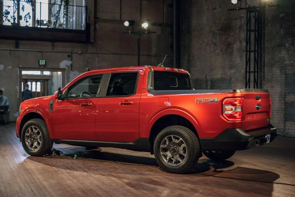 Ford Bronco [RENDER] Hot Pepper Red Bronco with MIC top and white top FF61418C-1A25-4332-83E5-2F5BDE101185