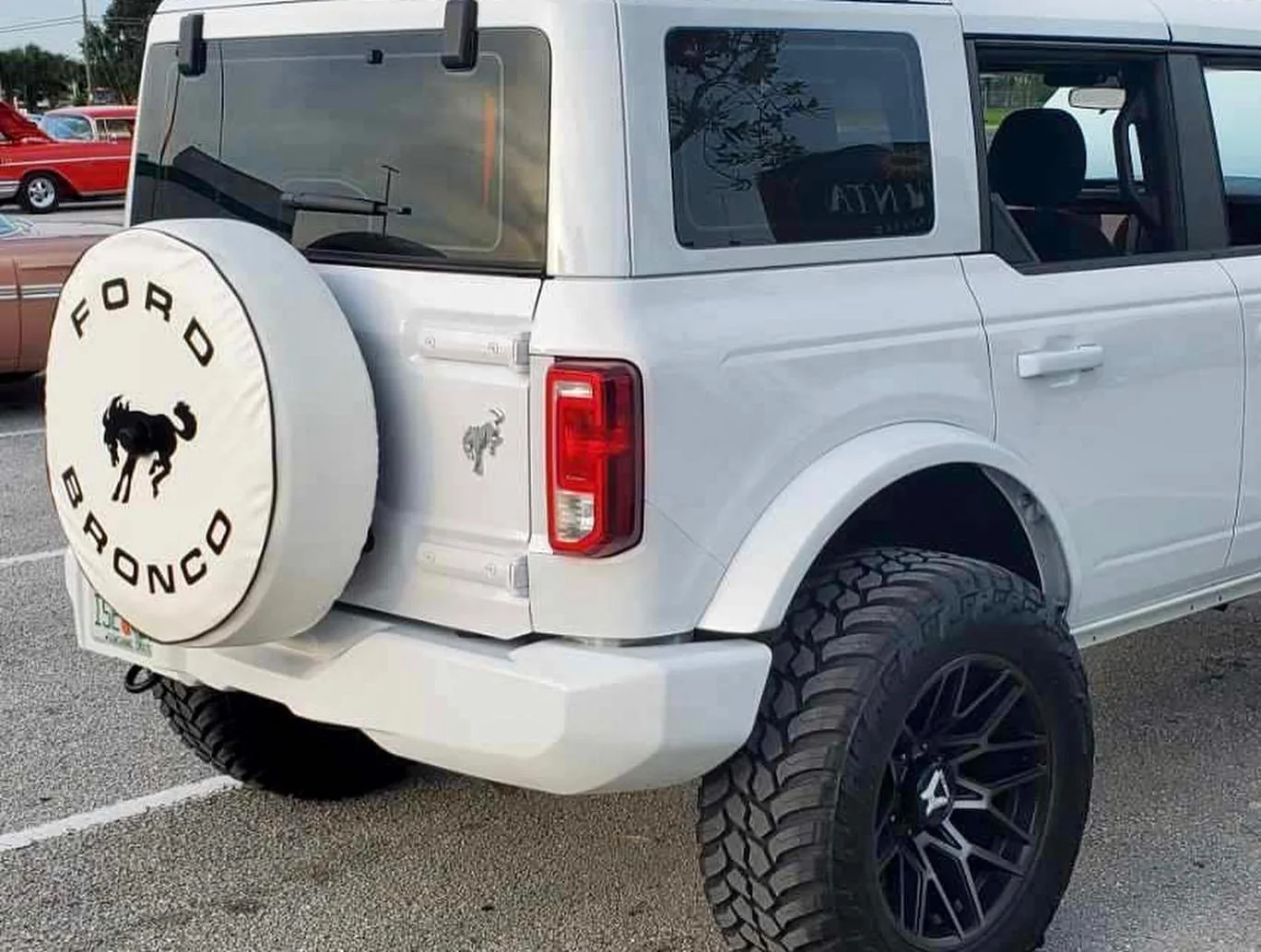 Ford Bronco OXFORD WHITE Bronco Club D72B0575-F5D0-497B-83D2-471FD08EAD1E