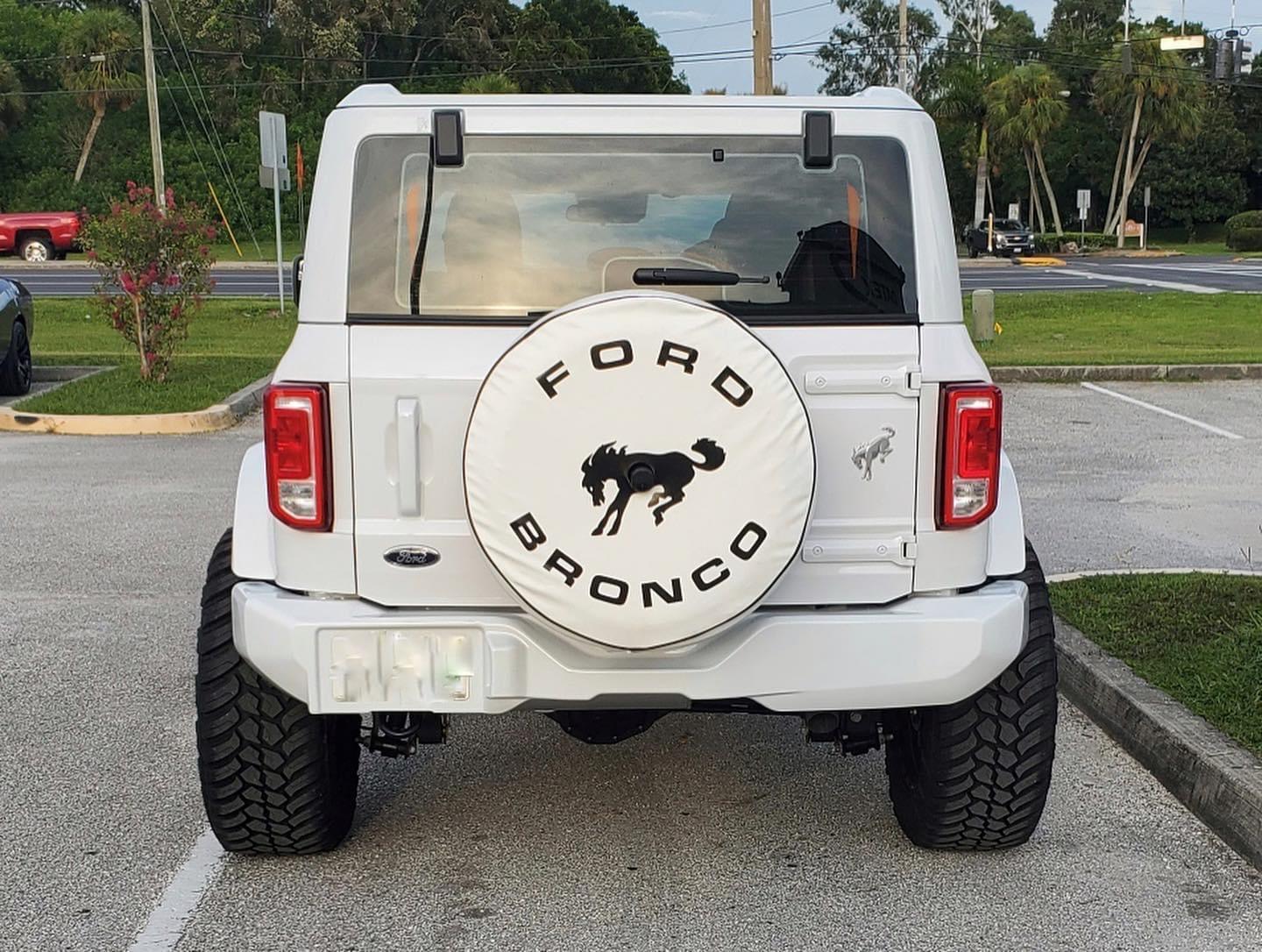 Ford Bronco OXFORD WHITE Bronco Club 36C06090-2D28-402B-9EC2-E1FEECA6E0BC