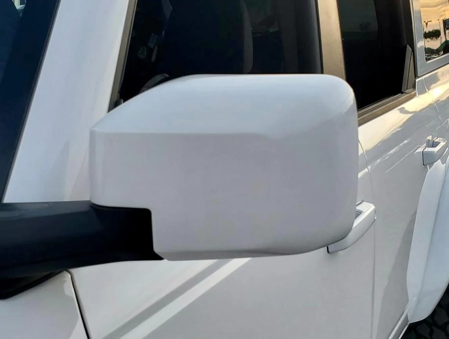 Ford Bronco OXFORD WHITE Bronco Club EE130FCB-50F1-4876-AE41-6B4B873B352B