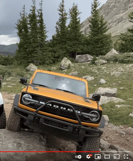 Ford Bronco Footage of First Edition Bronco rock crawling with 392 Rubicon and modified Defender articulating