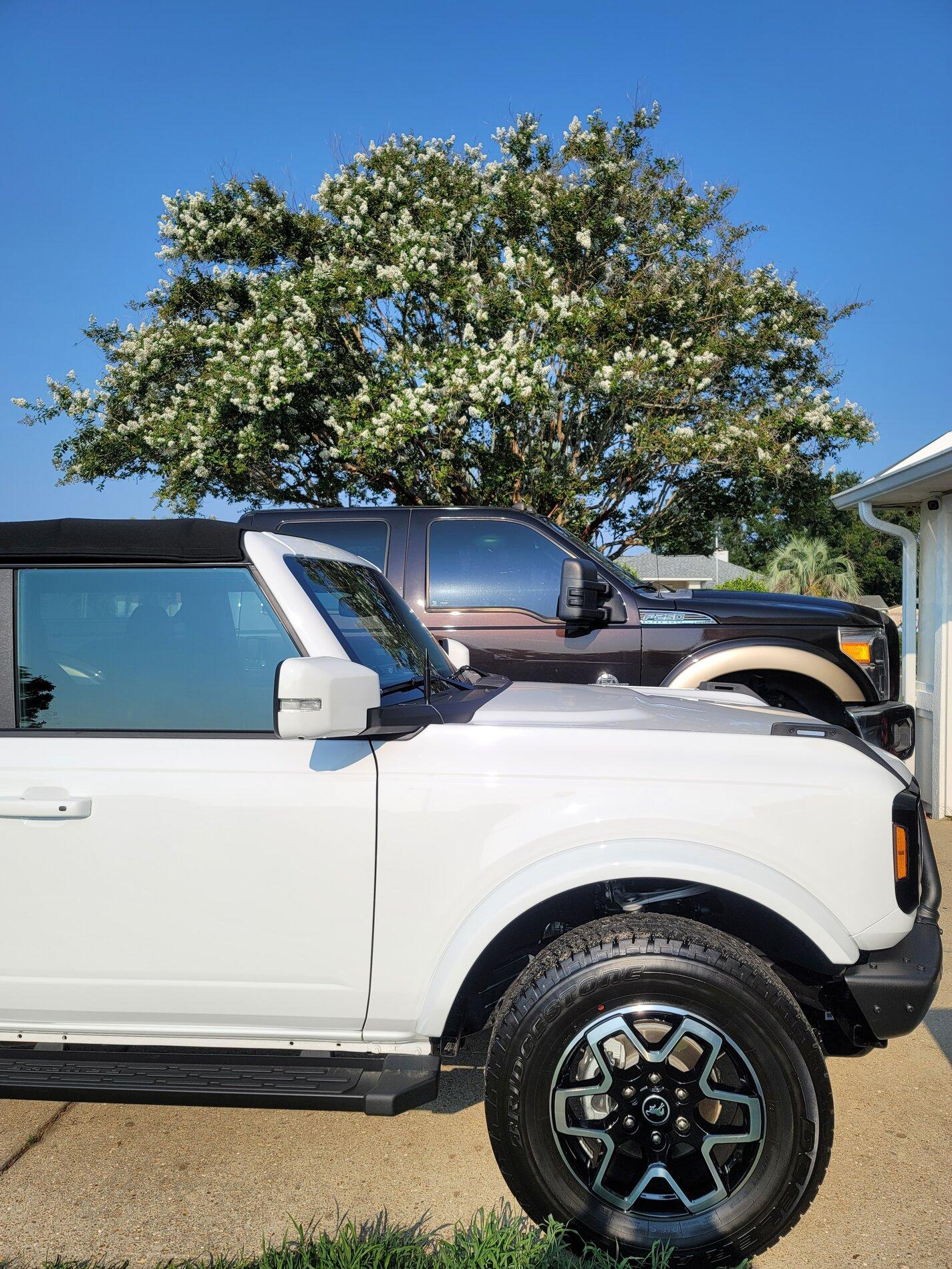 Ford Bronco OXFORD WHITE Bronco Club 20210726_172953