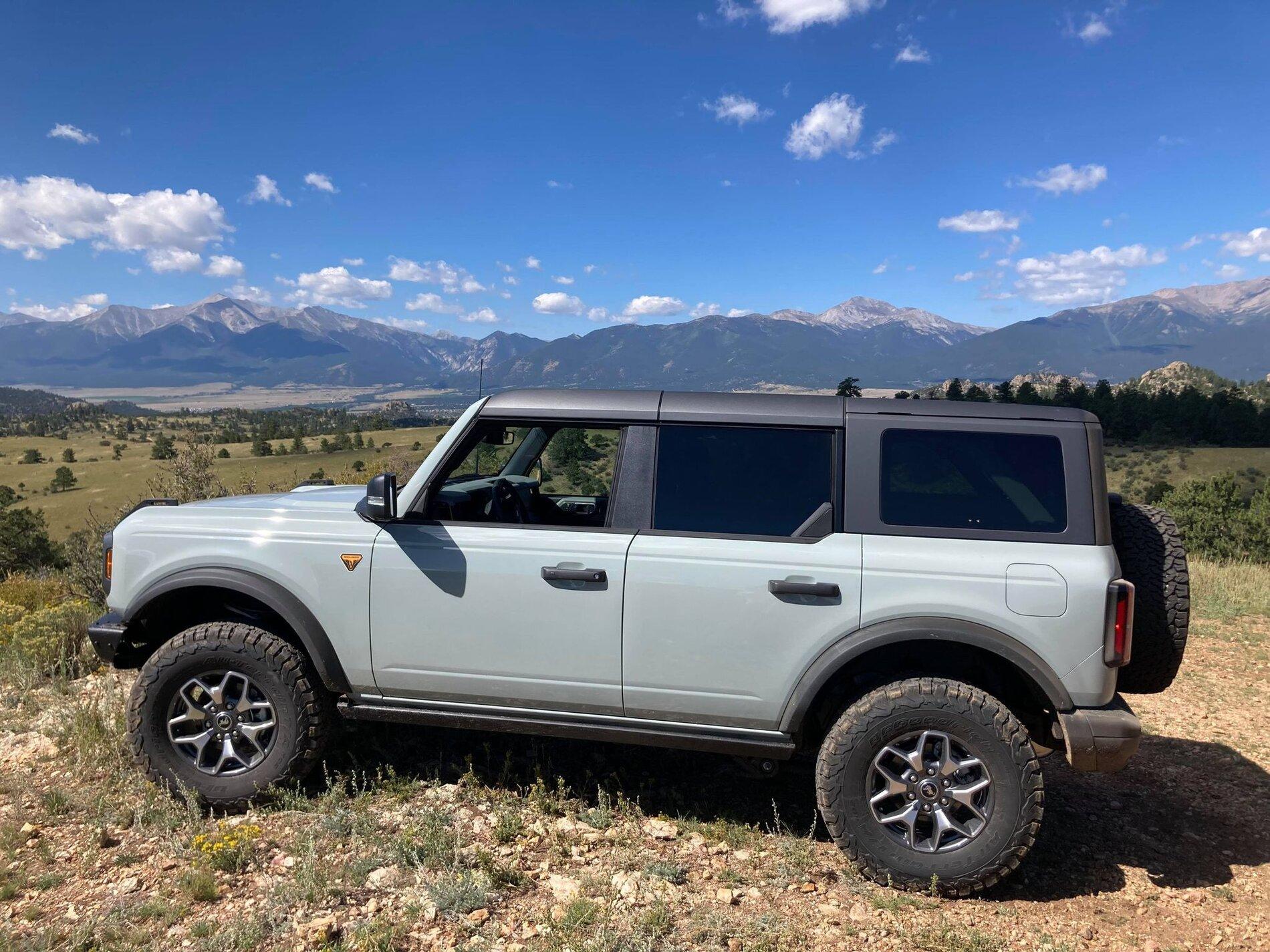 Ford Bronco CACTUS GRAY Bronco Club 240447762_3056393807940053_7020172606352124877_n