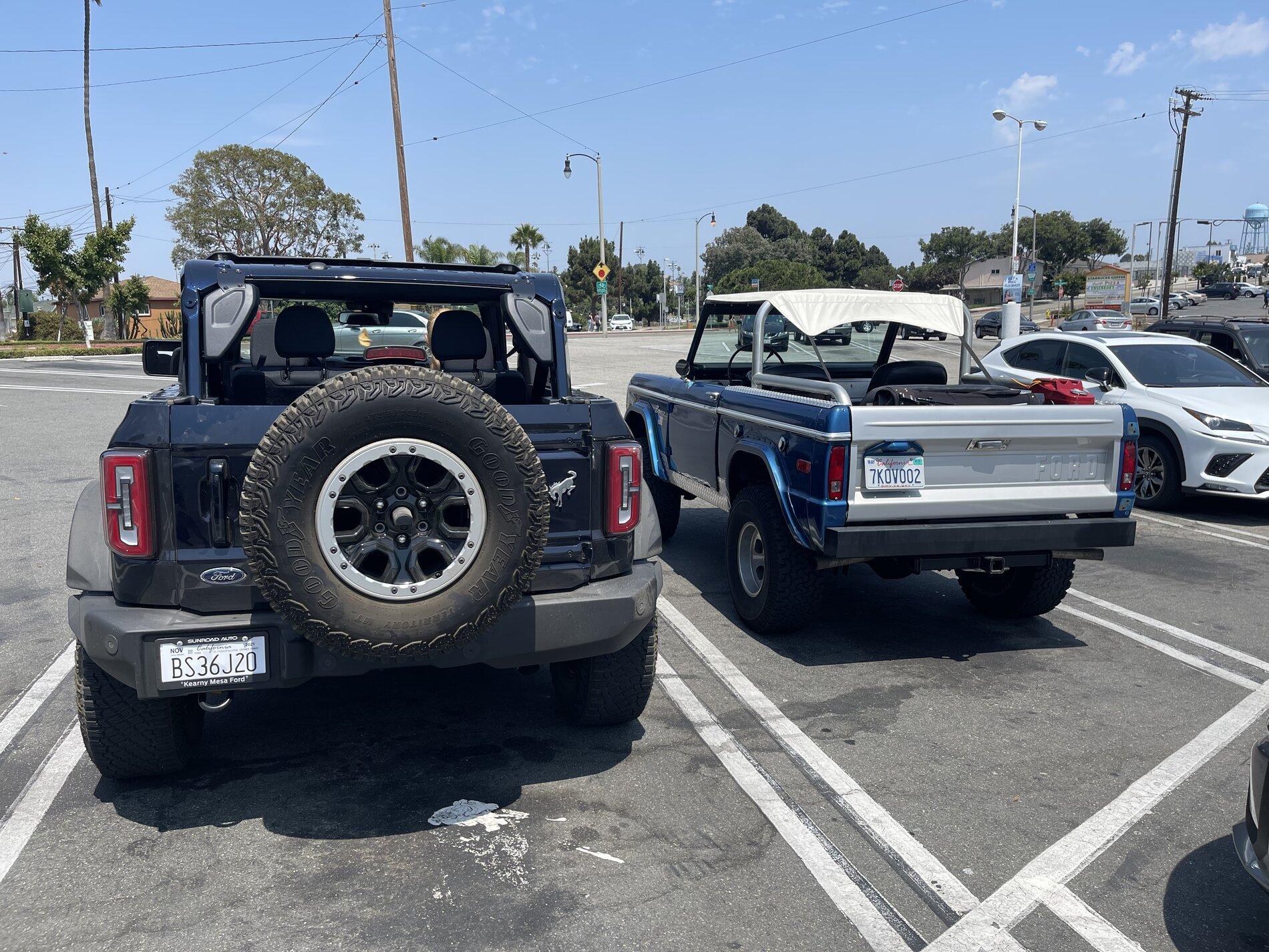 Ford Bronco ANTIMATTER BLUE Bronco Club FD3DB1CB-72E2-4431-AEAA-7454502353D4