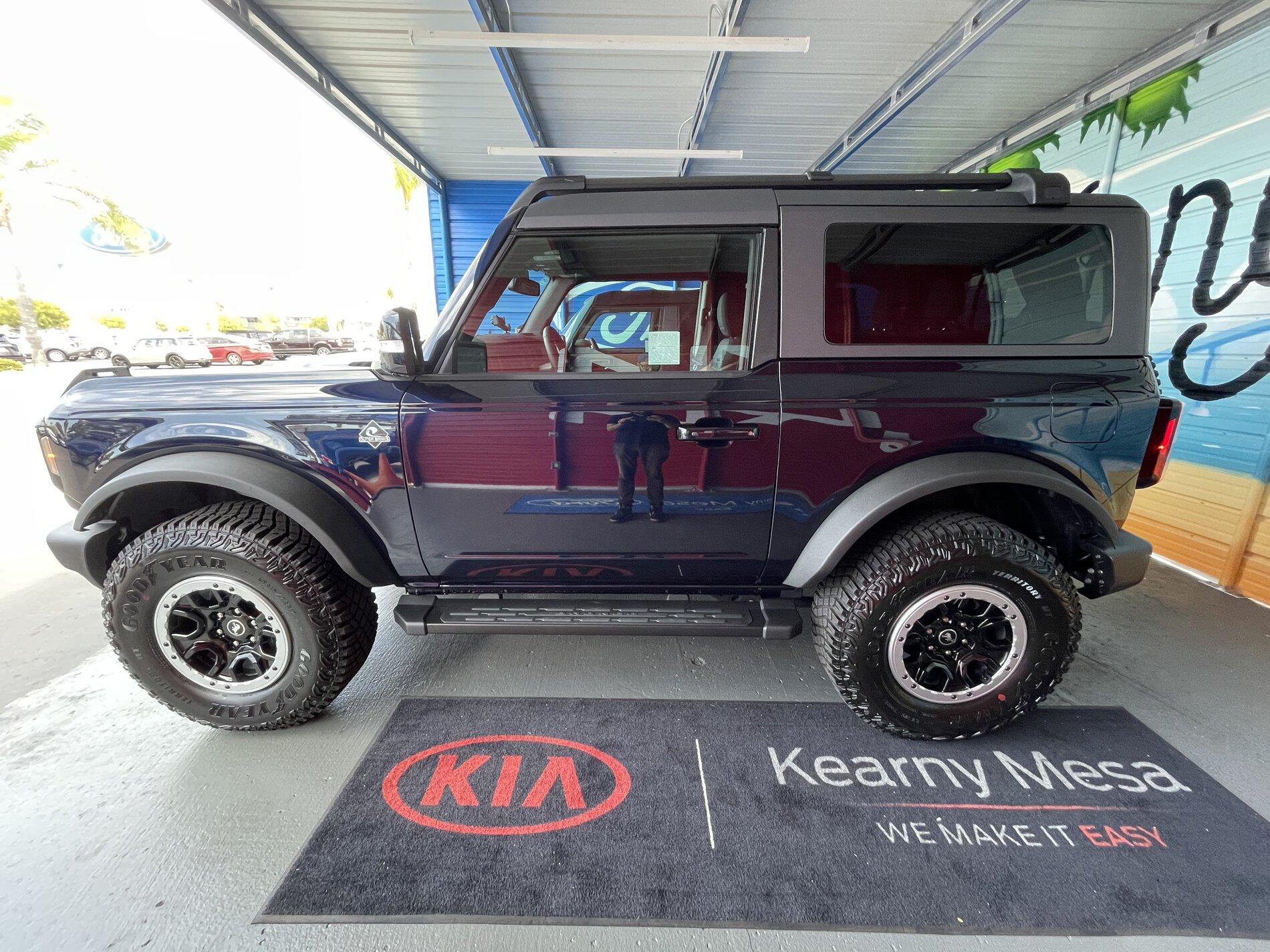 Ford Bronco ANTIMATTER BLUE Bronco Club 8542CCFE-9EA8-44E8-BEBA-C5CA25B919F4