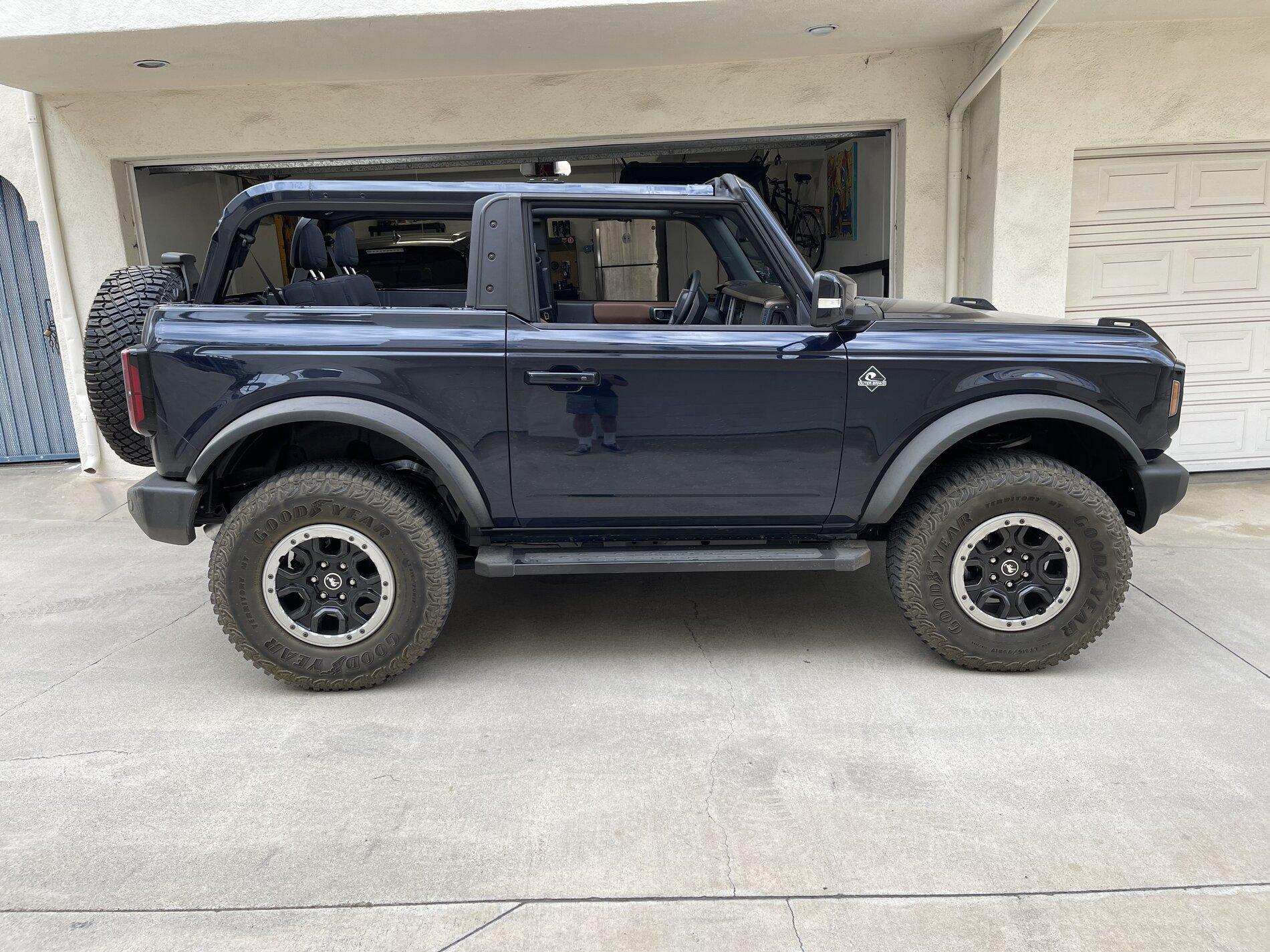 Ford Bronco ANTIMATTER BLUE Bronco Club C0FD4795-6680-460F-A175-A5DDAC2D43B4