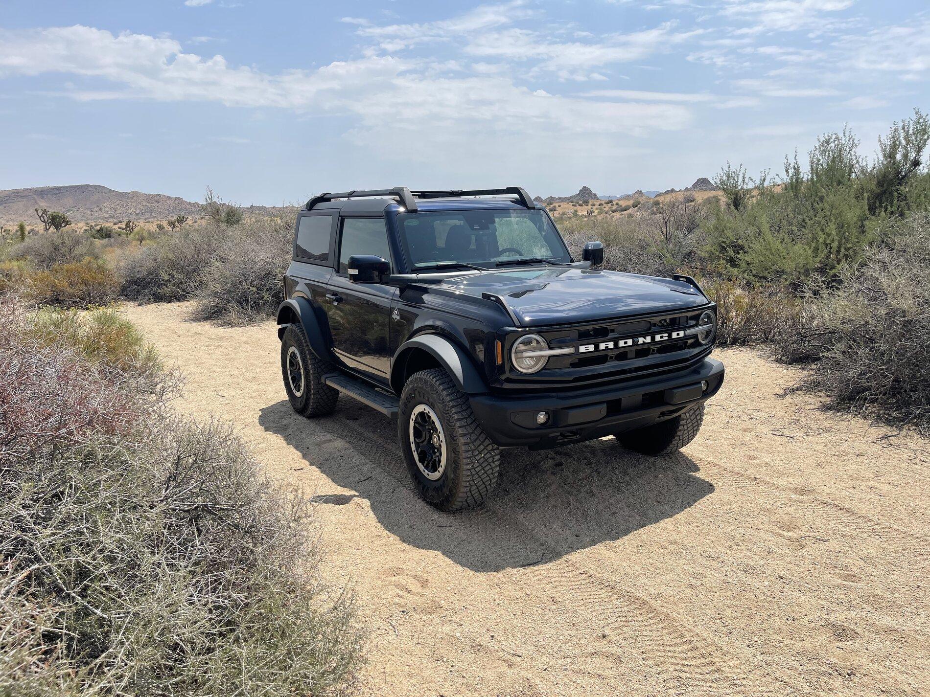 Ford Bronco ANTIMATTER BLUE Bronco Club D7F574F0-1DF5-45E7-8F78-7604F08DF083