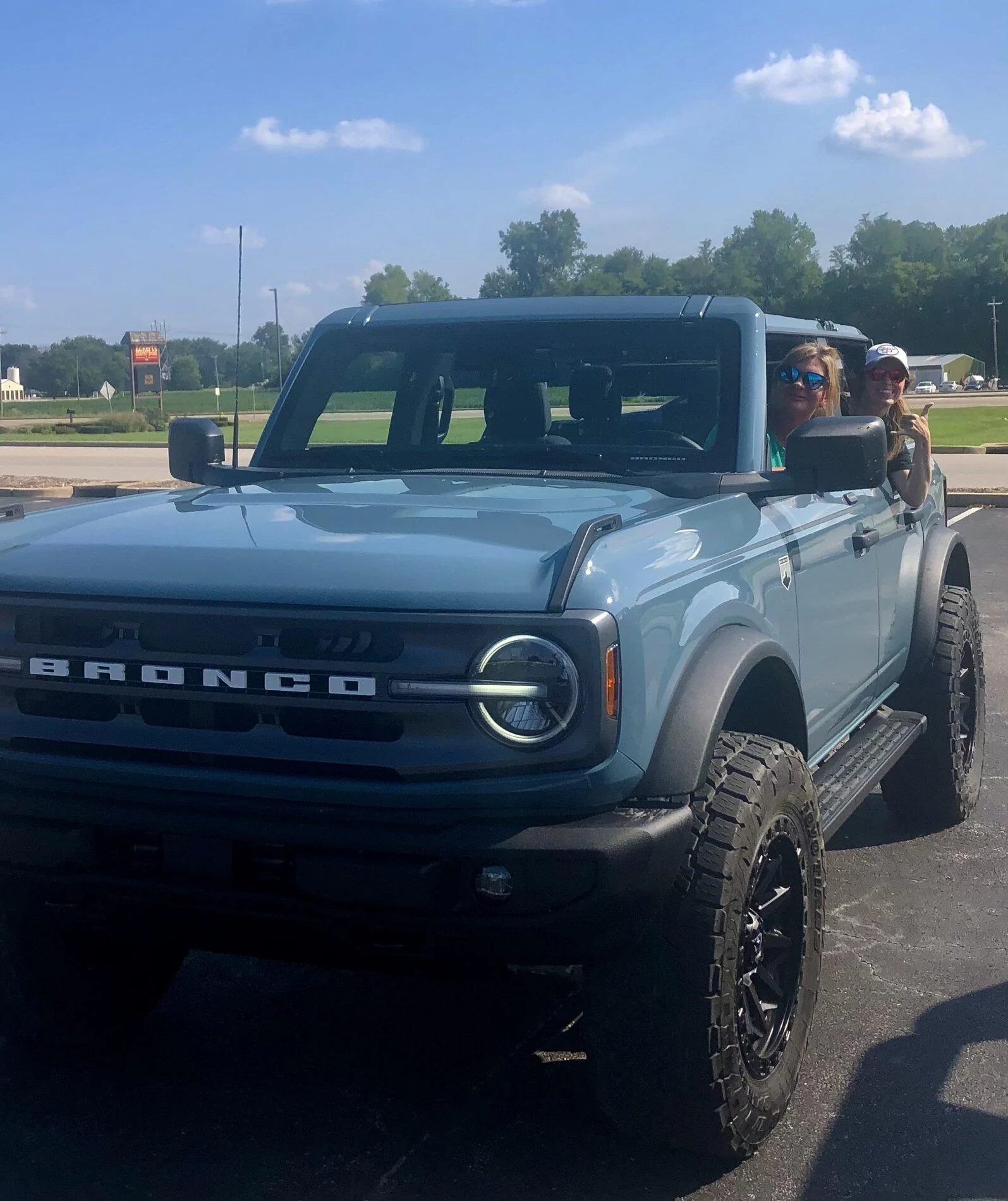 Ford Bronco Down the Bronco Rabbit Hole with Alice: 24Hrs with dealer demo🐇🐰 4C893AB6-B990-410D-BB24-92C249771EDE
