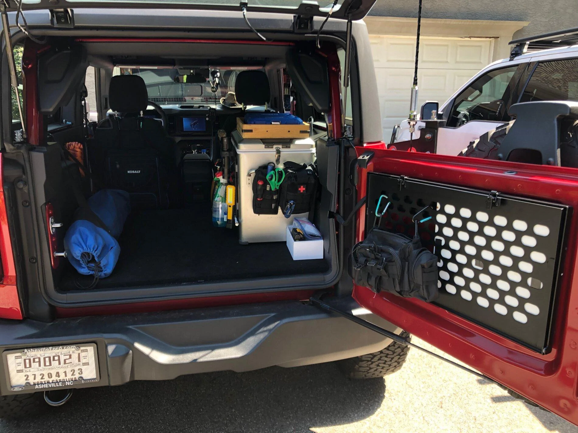 Ford Bronco 🦄 Modified my unicorn Base Bronco 2-Door: BFG A/T KO2, Upgraded Speakers, Rear Seat Delete, Sasquatch Flares, Stripes & CB Radio IMG_4539
