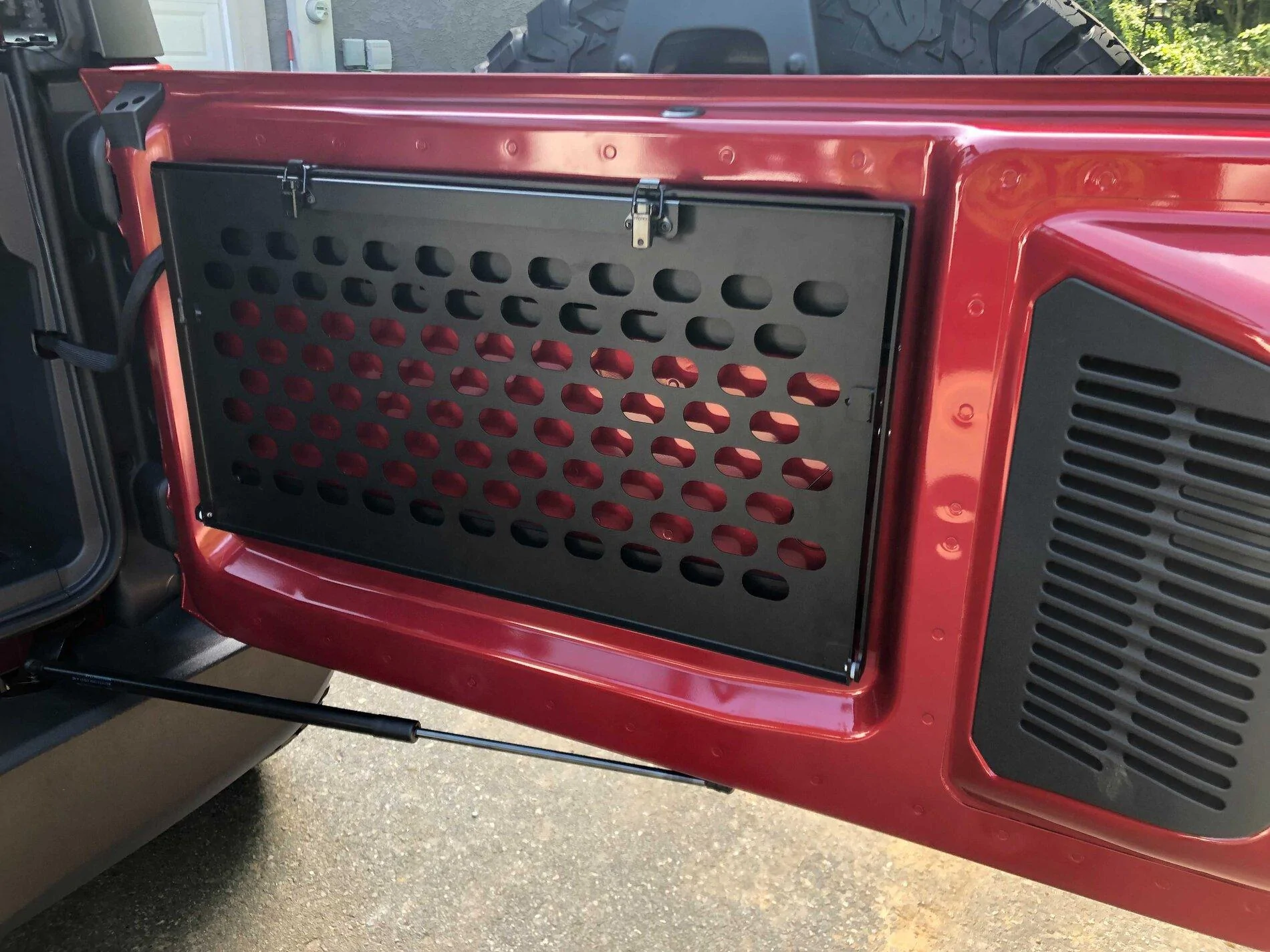 Ford Bronco 🦄 Modified my unicorn Base Bronco 2-Door: BFG A/T KO2, Upgraded Speakers, Rear Seat Delete, Sasquatch Flares, Stripes & CB Radio Image from iOS (8)