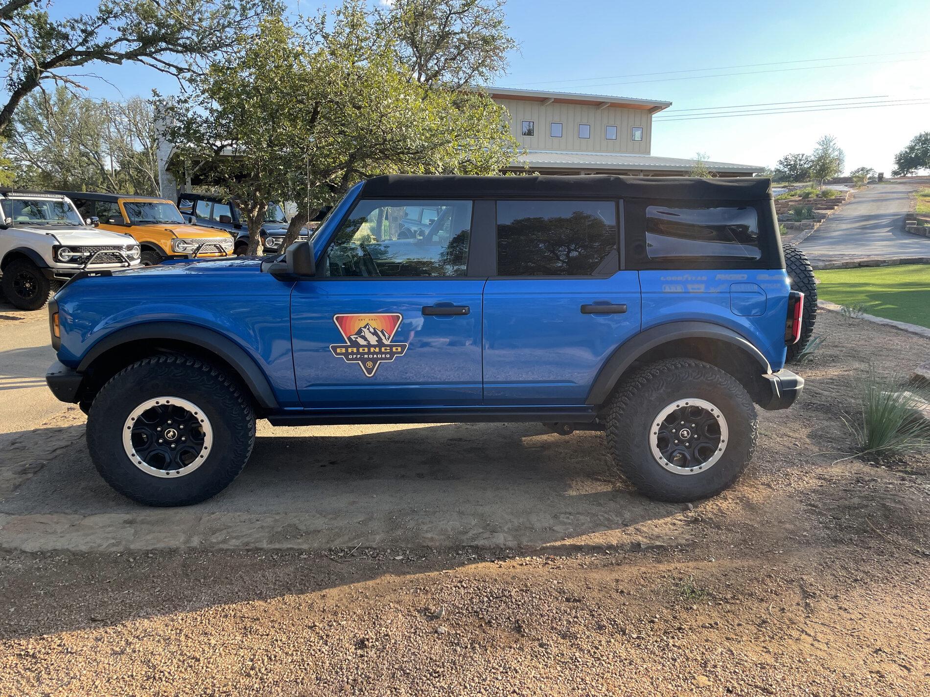 Ford Bronco VELOCITY BLUE Bronco Club 969726A3-7A0C-4AE9-8AF0-2DD38C5DB16C