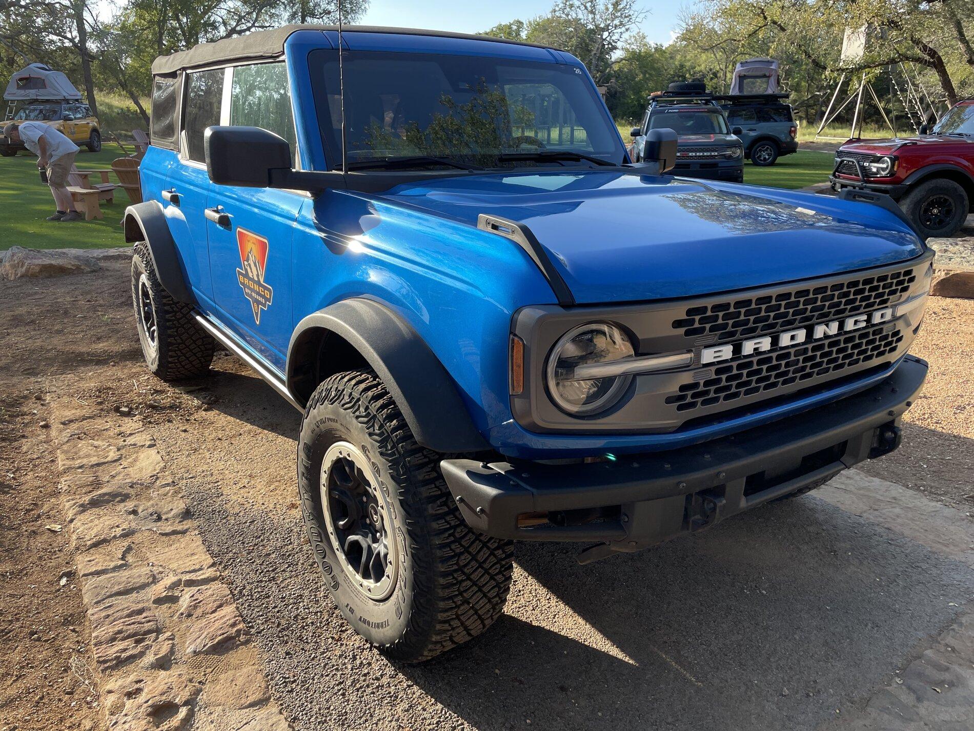 Ford Bronco VELOCITY BLUE Bronco Club 5643485F-9E92-496C-A14D-827DE5BB3091