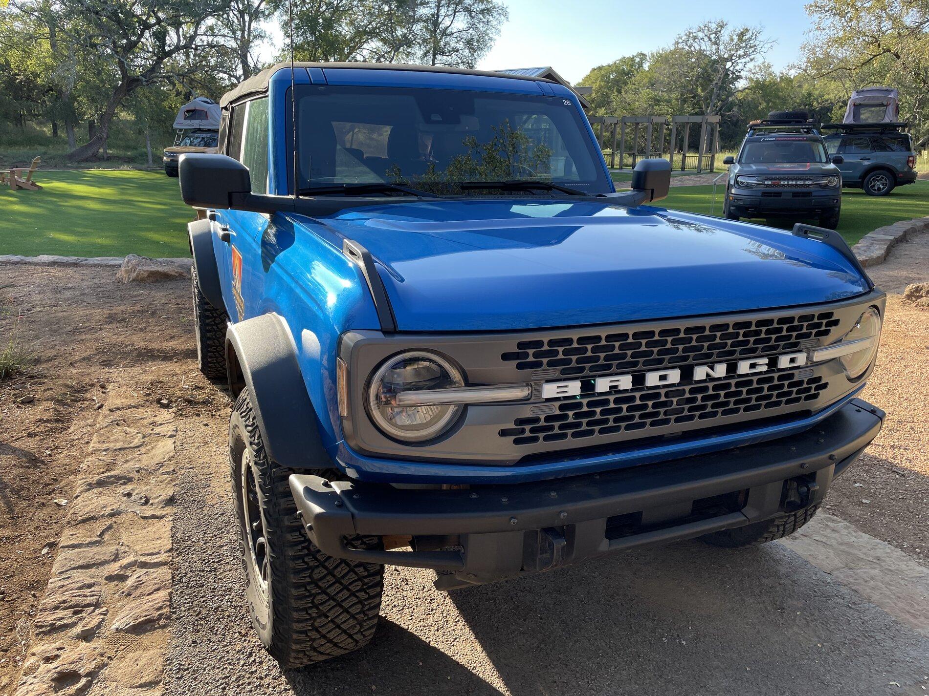 Ford Bronco VELOCITY BLUE Bronco Club 03D259CA-FDA2-4F8C-A045-B1825AB91671