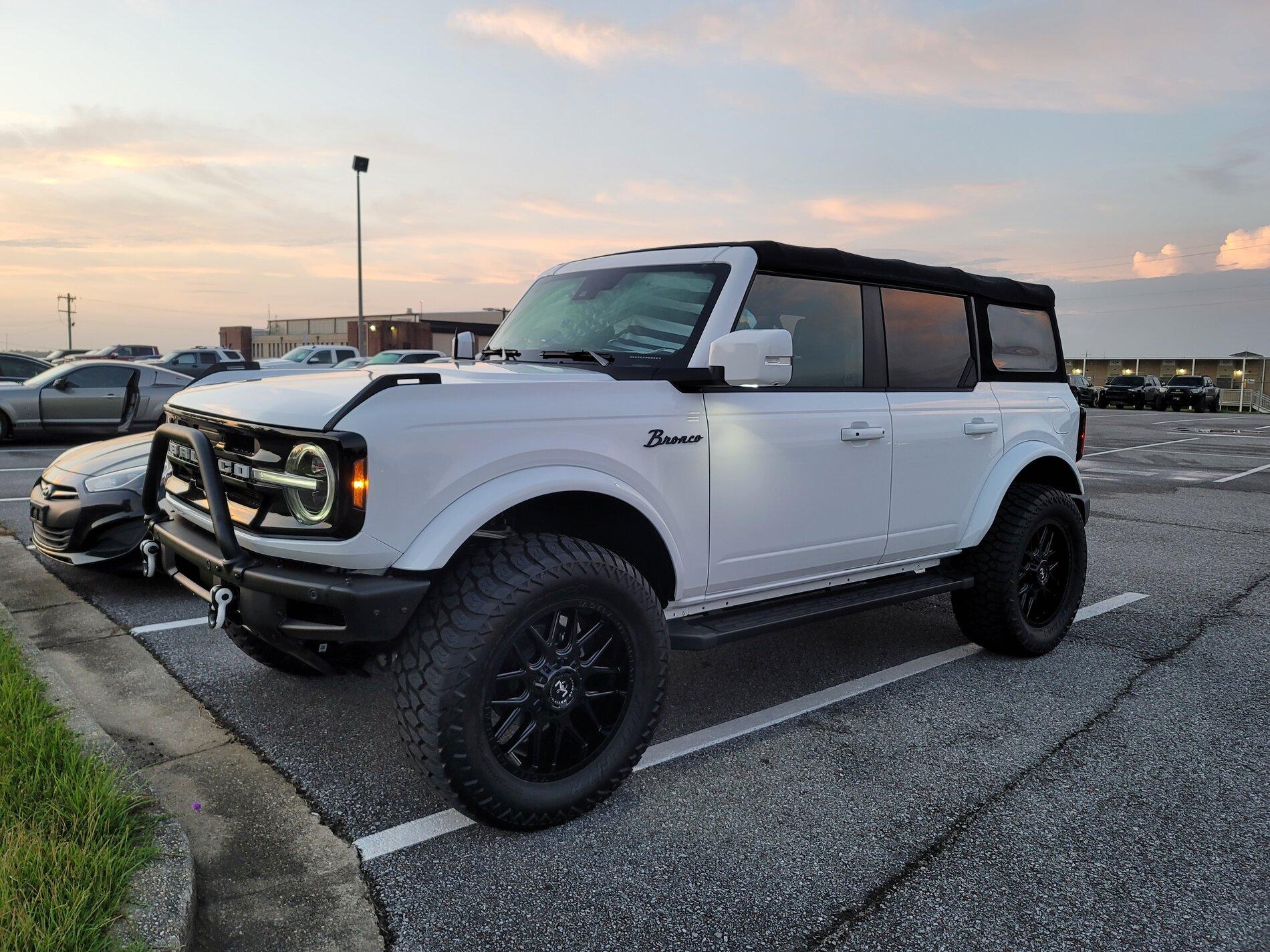 Ford Bronco OXFORD WHITE Bronco Club 20210827_062028