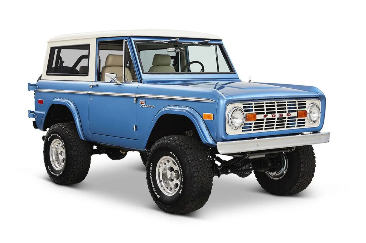 Ford Bronco Bronco Team 2 door. passenger_front_34-3-1225x815