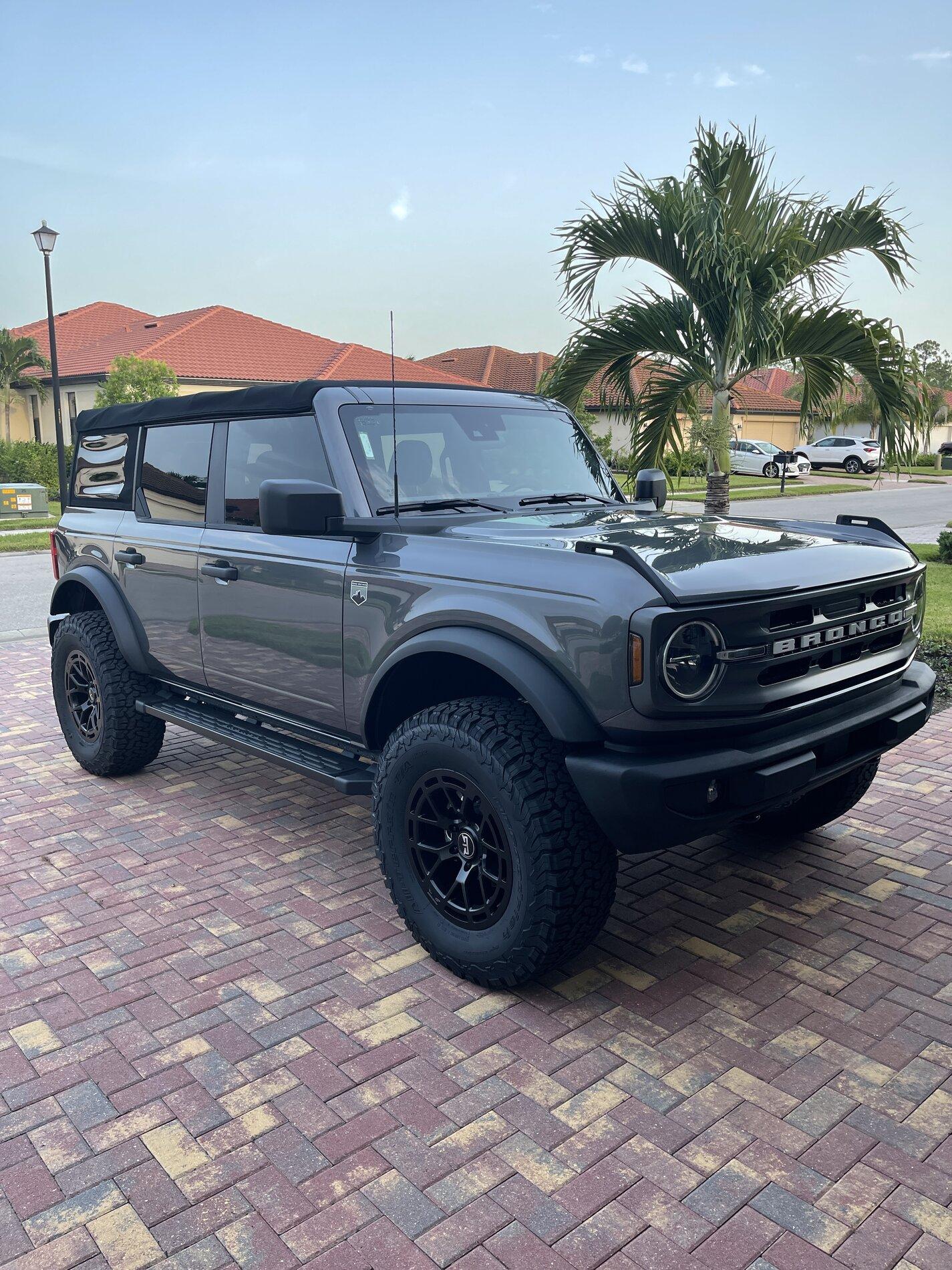 Ford Bronco CARBONIZED GRAY Bronco Club IMG_0184.JPG