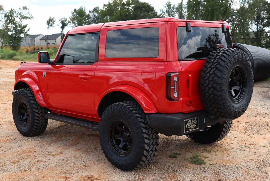 Ford Bronco Color Matched Race Red 2-Door Big Bend with: Painted Roof + Painted Fender Flares + Gloss Black Grille + Fuel Wheels 2021 Bronco Race Red Color Matched Painted Roof Painted Fender Flares Gloss Black Grille 9
