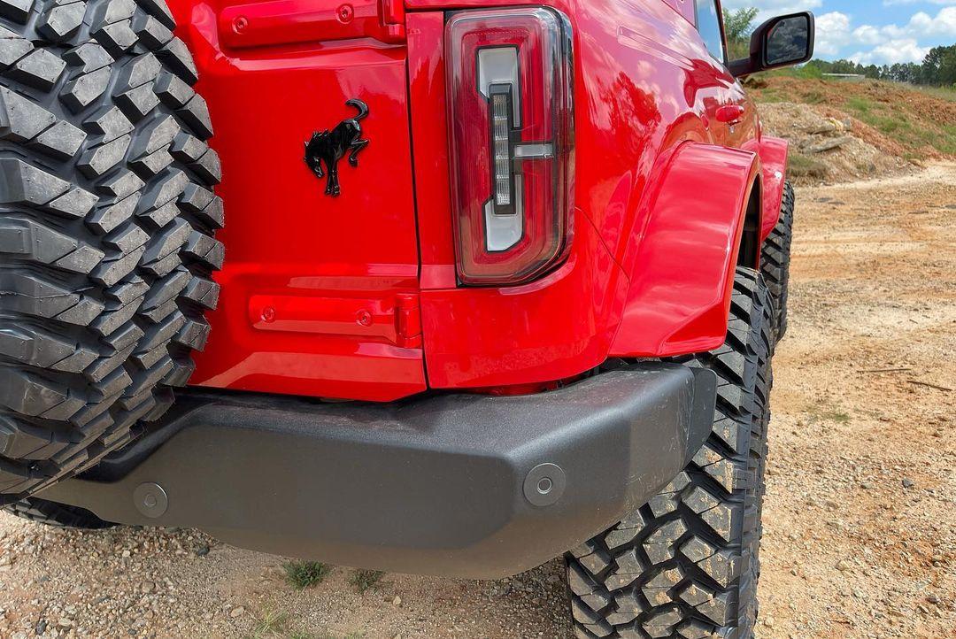 Ford Bronco Color Matched Race Red 2-Door Big Bend with: Painted Roof + Painted Fender Flares + Gloss Black Grille + Fuel Wheels 2021 Bronco Race Red Color Matched Painted Roof Painted Fender Flares Gloss Black Grille 6