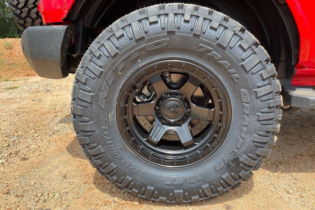 Ford Bronco Color Matched Race Red 2-Door Big Bend with: Painted Roof + Painted Fender Flares + Gloss Black Grille + Fuel Wheels 2021 Bronco Race Red Color Matched Painted Roof Painted Fender Flares Gloss Black Grille 4