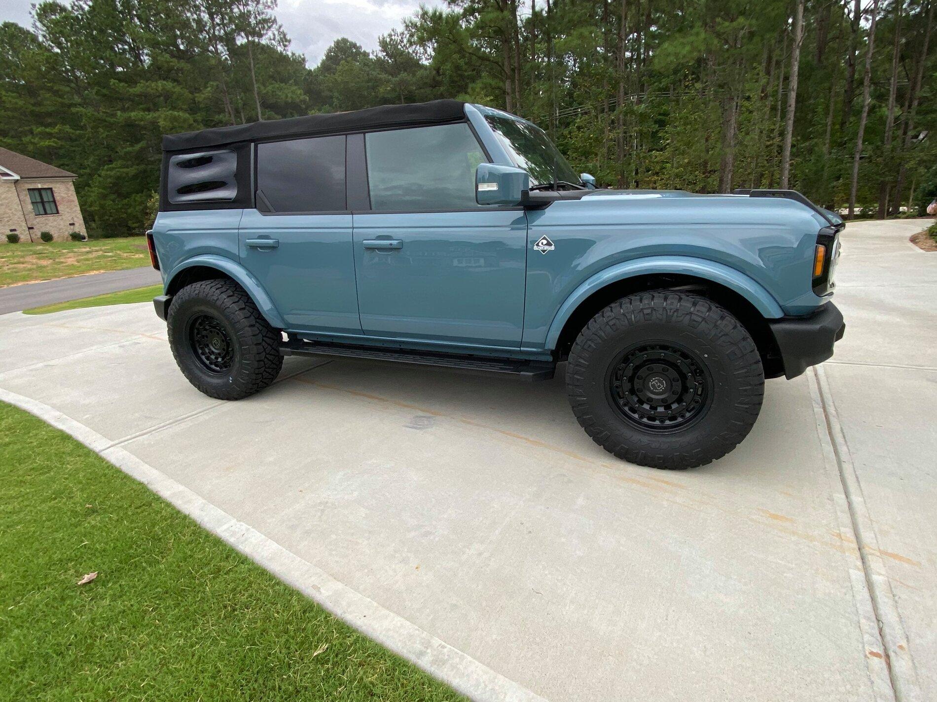 Ford Bronco AREA 51 Bronco Club Area 51 Bronco Outer Banks Black Rhino Armory Wheels 315:70:17 KM3 Tires 3