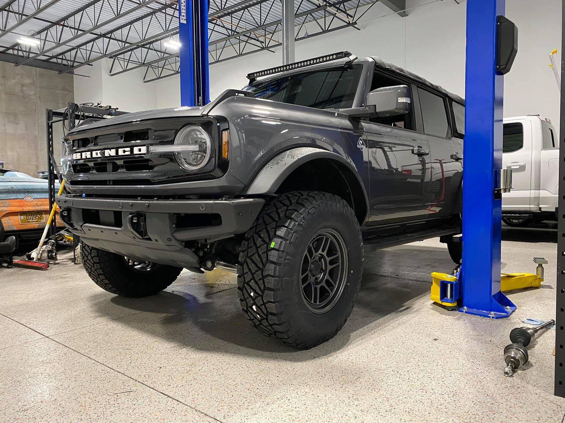 Ford Bronco CARBONIZED GRAY Bronco Club 241081982_10218283866718637_2818936706588643194_n