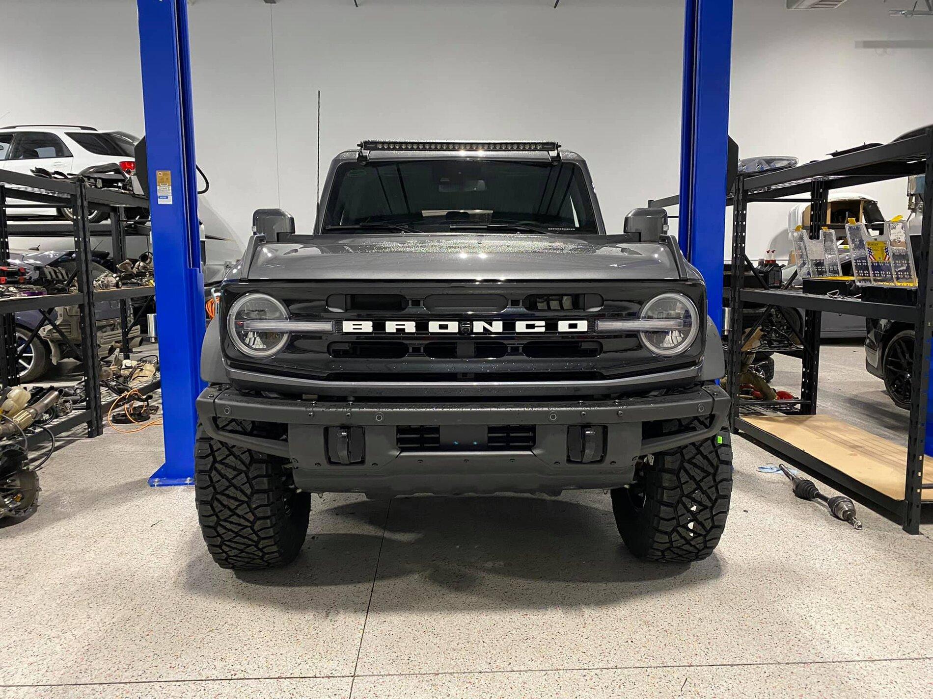Ford Bronco CARBONIZED GRAY Bronco Club 241133467_10218283867078646_194086471079017611_n