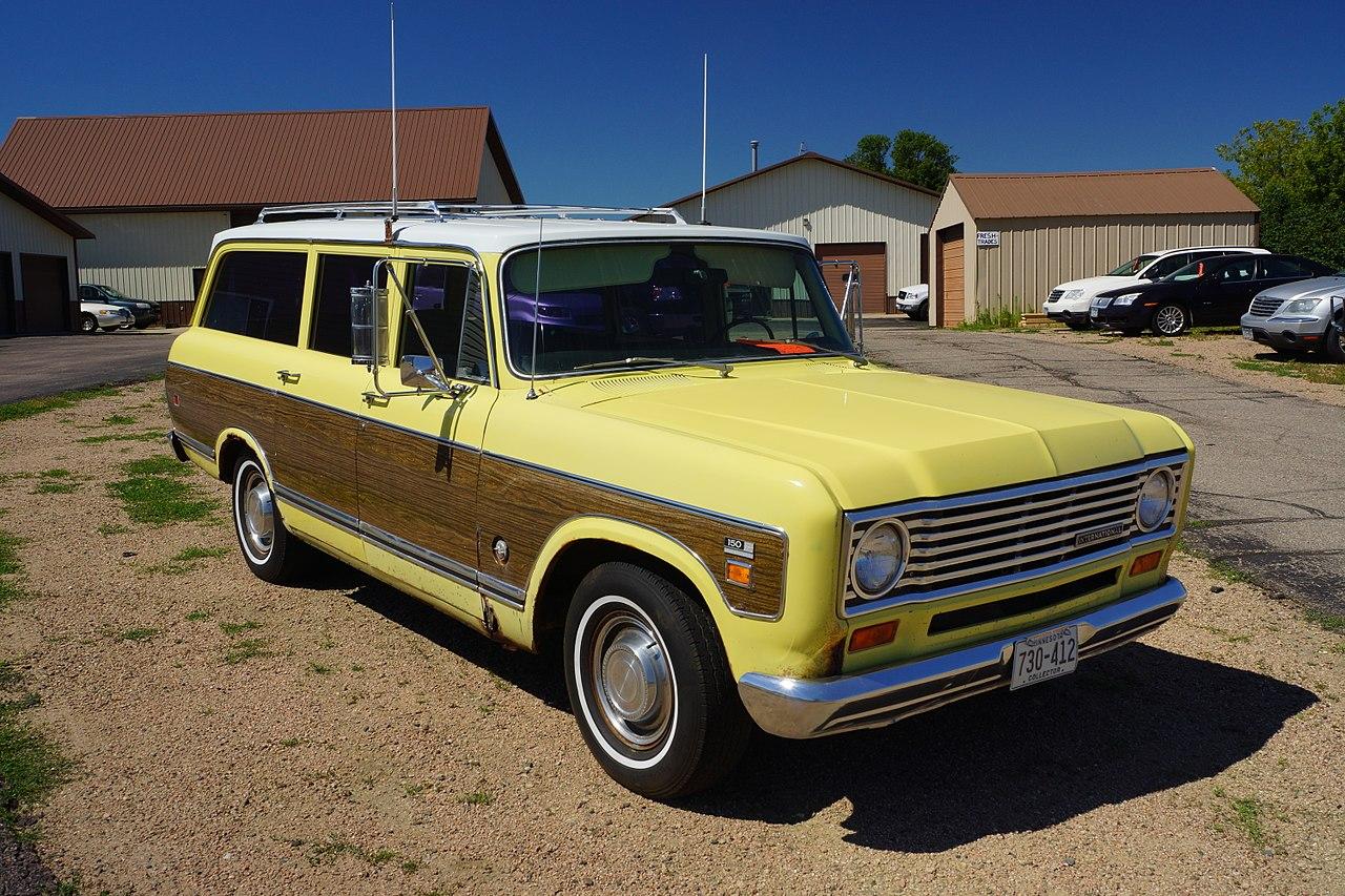 Ford Bronco Jeep origins... Ford? ternational_Travelall_Custom_150_%2828038304086%29