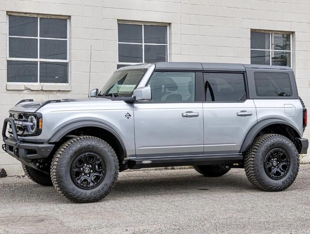 Ford Bronco RockSlide Engineering Power Step Sliders installed on 4-Door Bronco D230F3DB-CCFA-42E7-96E1-9B4E994E095D
