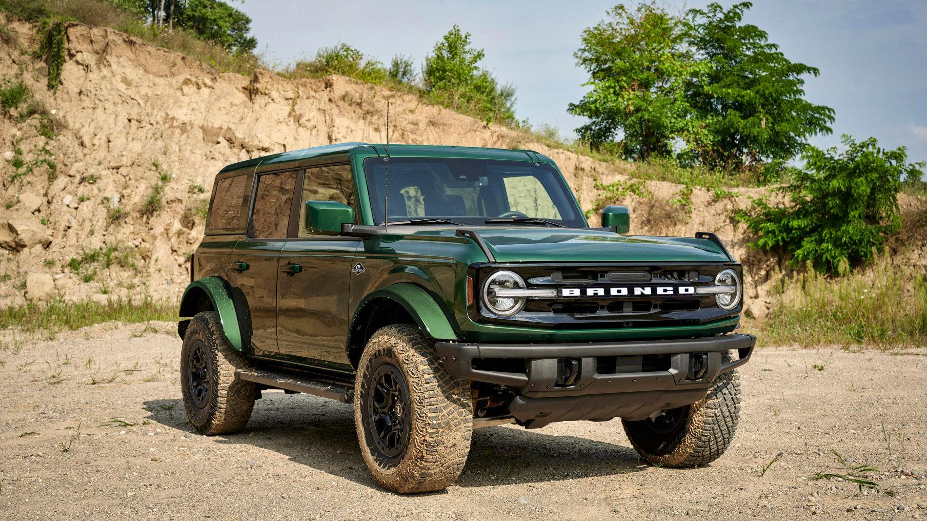 Ford Bronco Eruption Green Bronco Sasquatch rendered with: COLOR MATCHED Roof, Fender Flares & Black Beauty Rings Ford Bronco Edit 9-5-2021