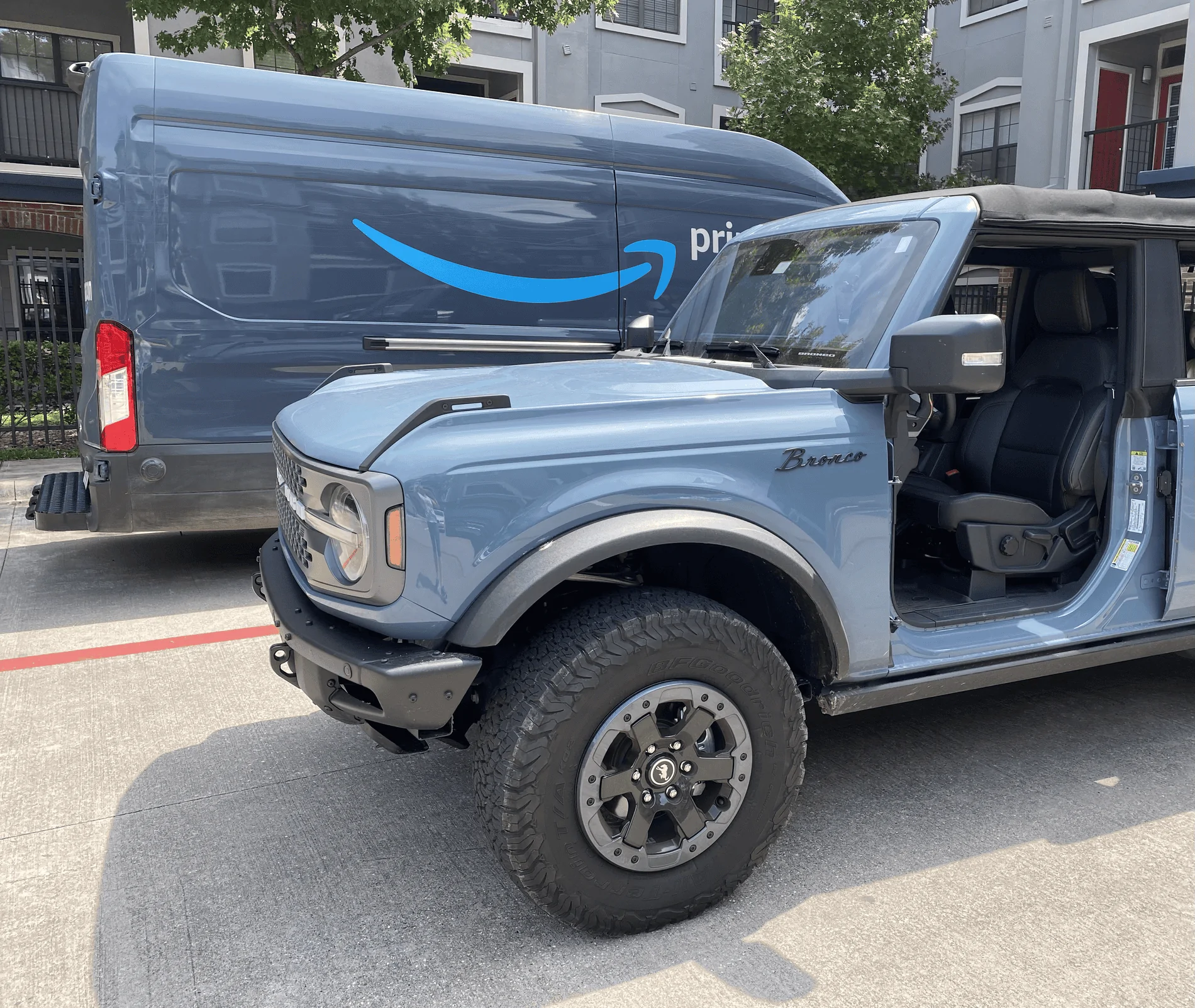 Ford Bronco Cyber Orange vs School Bus side-by-side tempImage3y3SeL