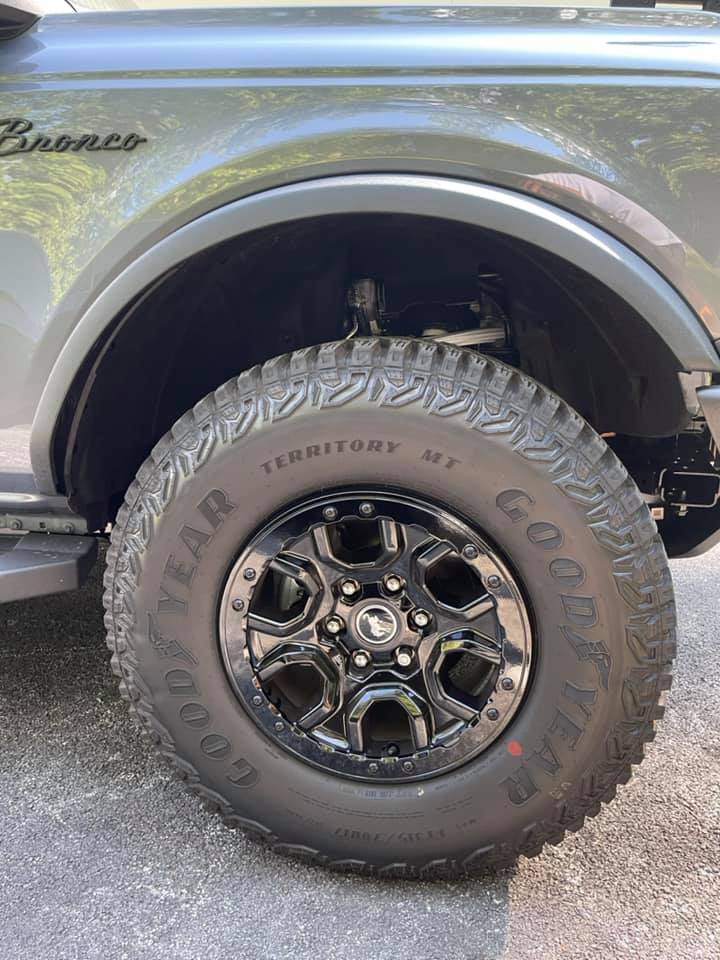 2021 Bronco black powdercoated beauty beadlock rings 3.jpg