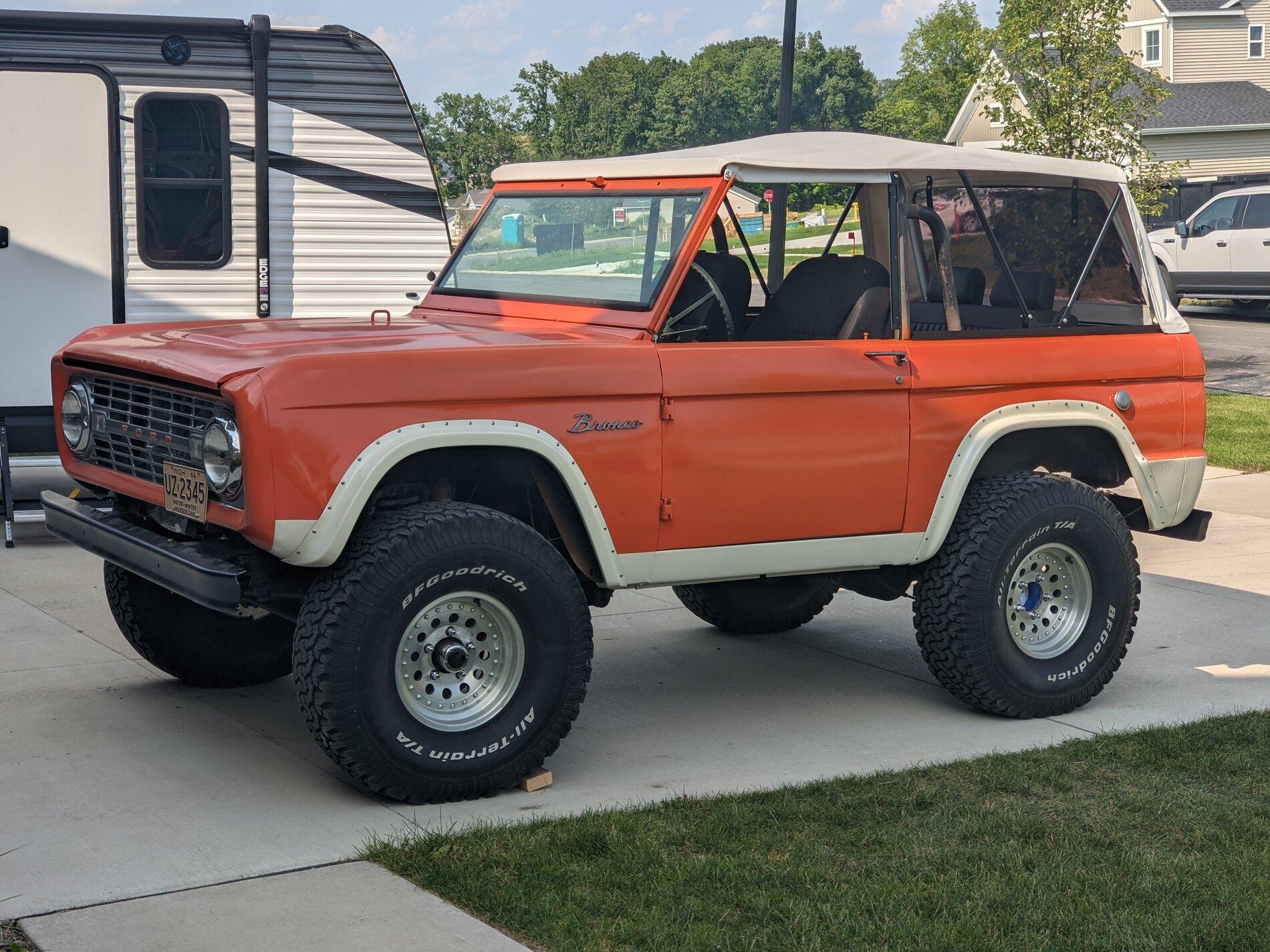 Ford Bronco Cyber Orange Badlands with White Top (Render) PXL_20210820_202229391