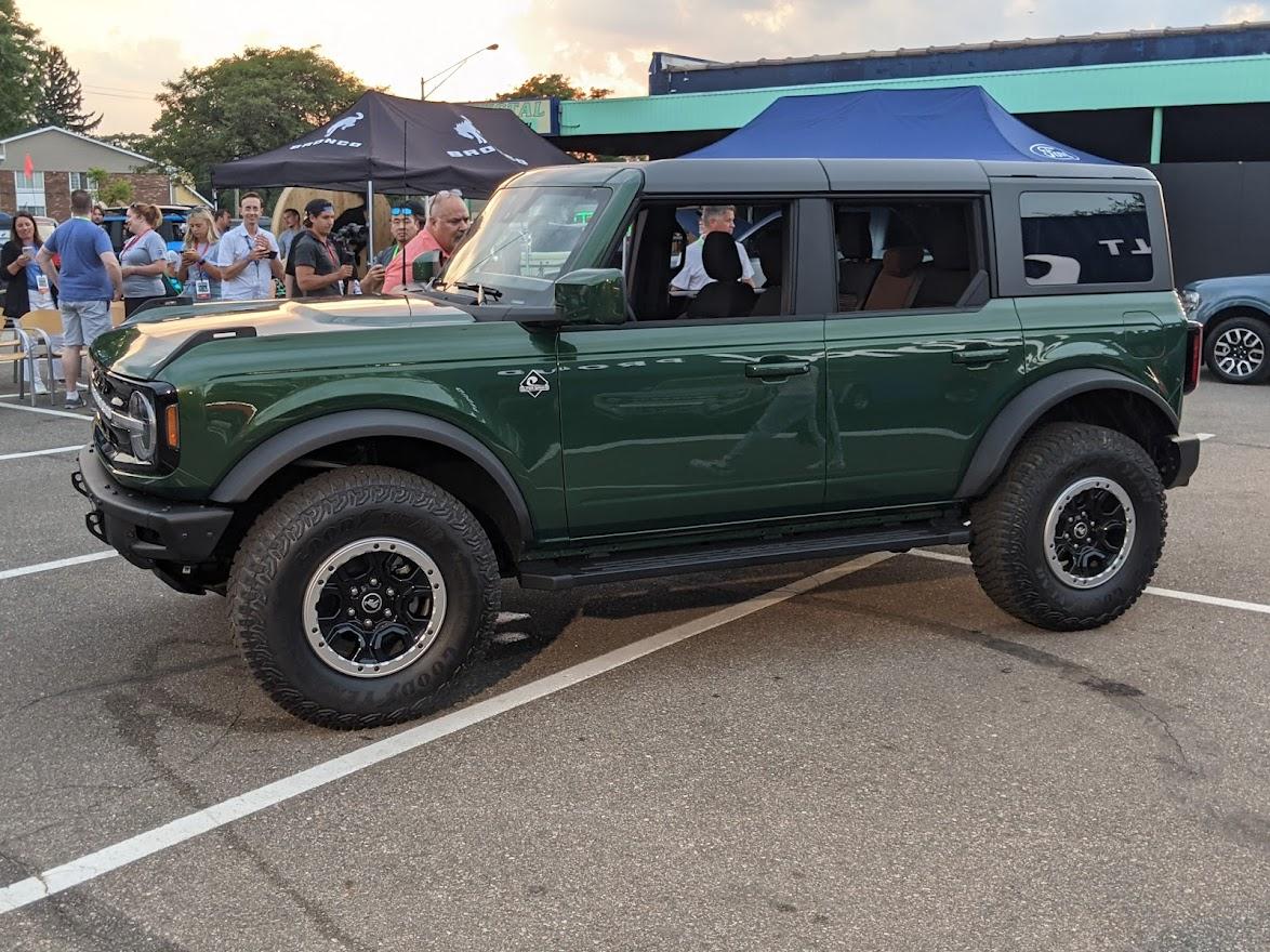 Ford Bronco ERUPTION GREEN Bronco Club Eruption Green 11