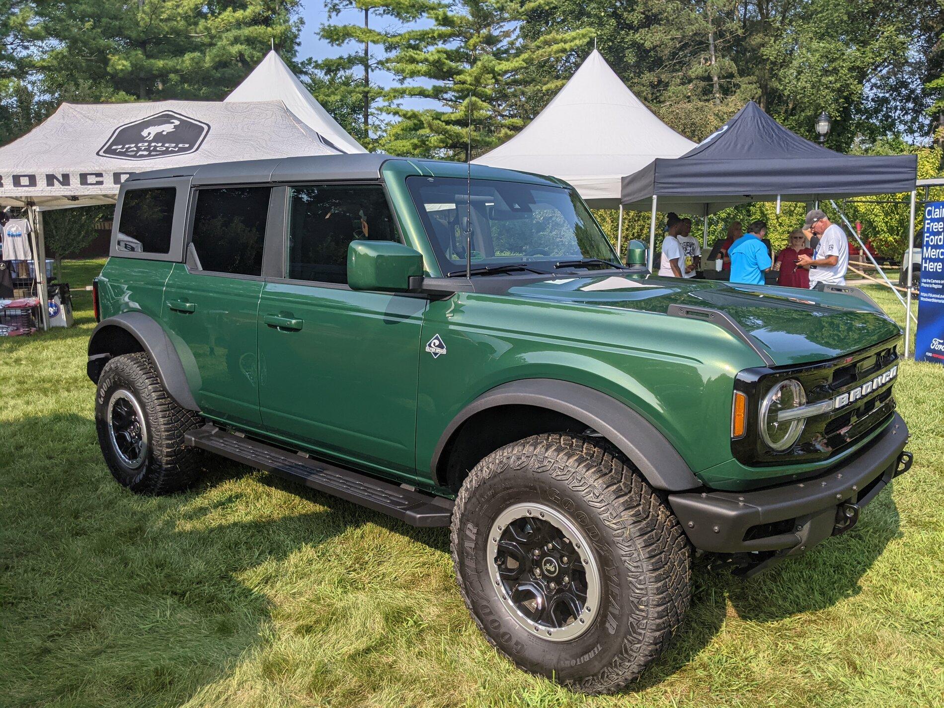 Ford Bronco ERUPTION GREEN Bronco Club Eruption Green 1