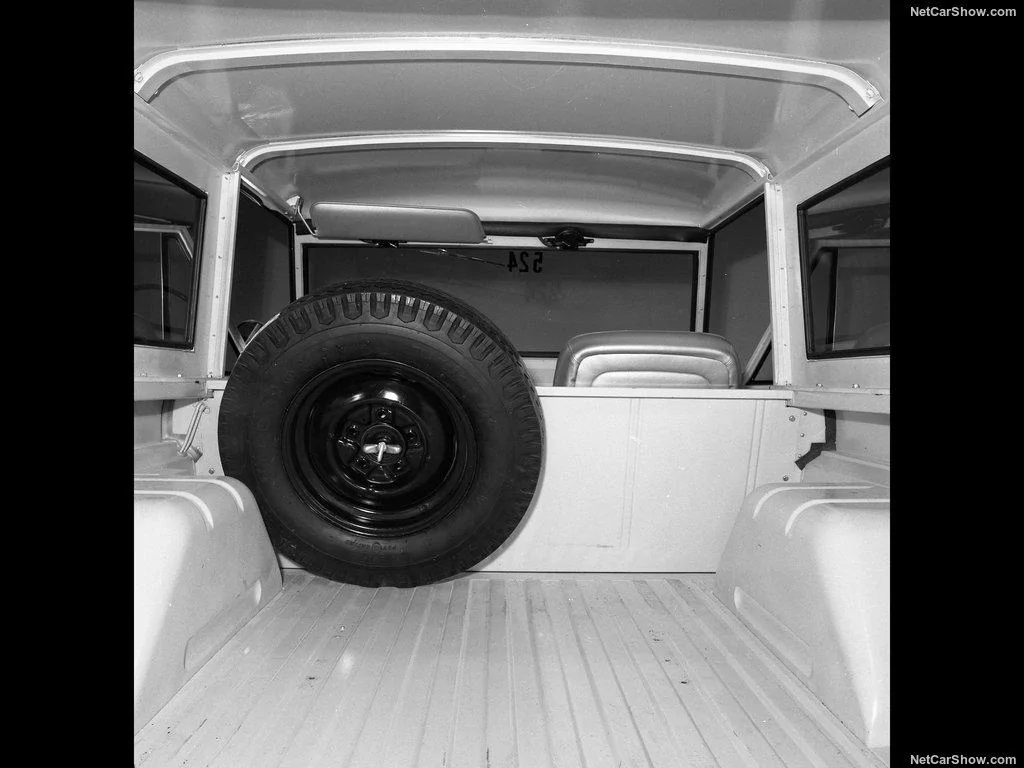 Ford Bronco Render: tailgate with spare tire delete Ford-Bronco-1966-1024-6