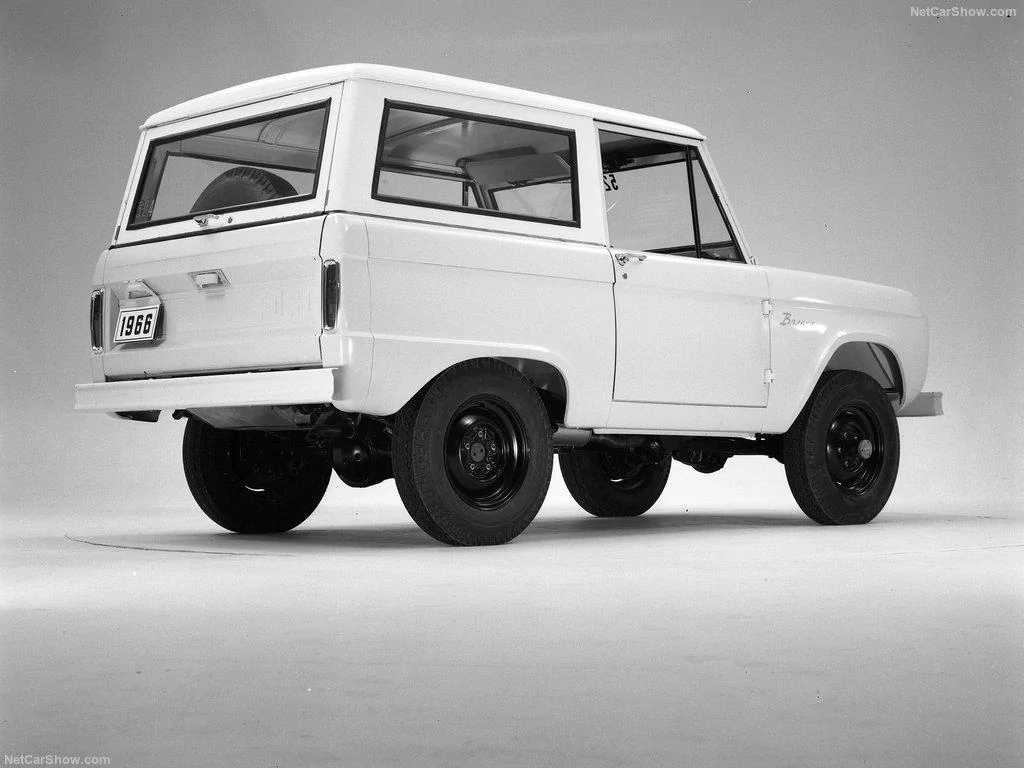 Ford Bronco Render: tailgate with spare tire delete Ford-Bronco-1966-1024-32