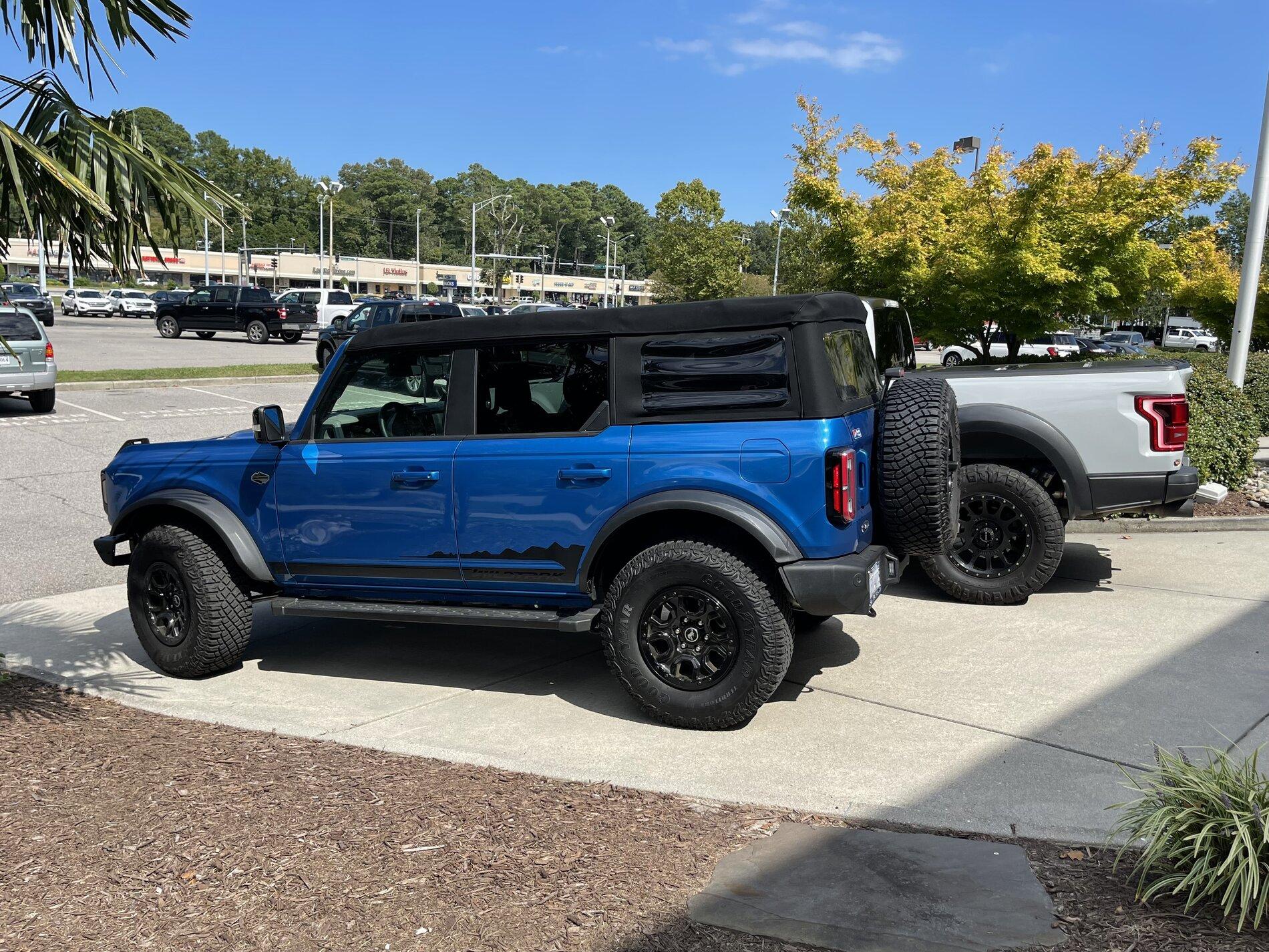 Ford Bronco Bronco Wildtrak VS F150 Raptor Comparison with Photos Rhz7%PdYRUSU1GtOyGKak