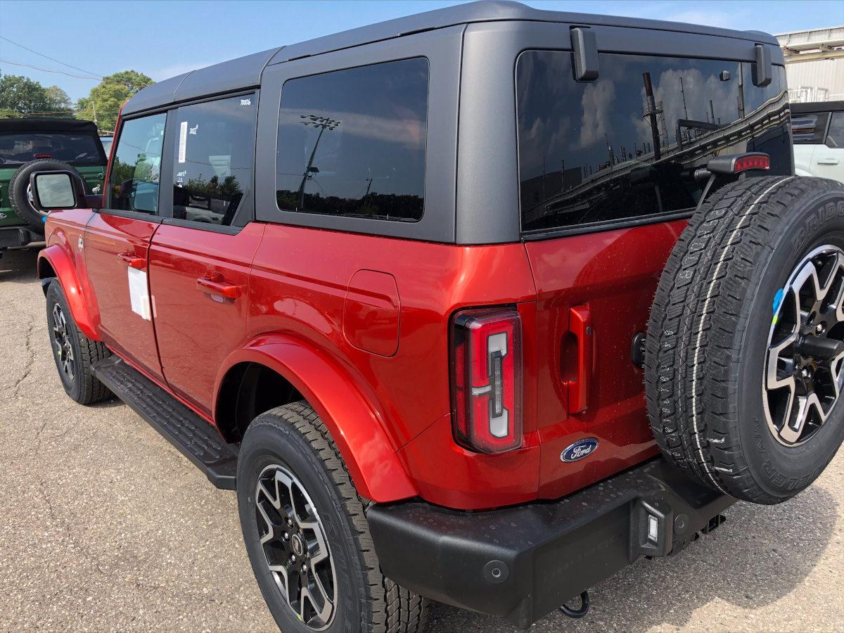 Ford Bronco HOT PEPPER RED Bronco Club Hot-Pepper-Red-2022-Bronco-3