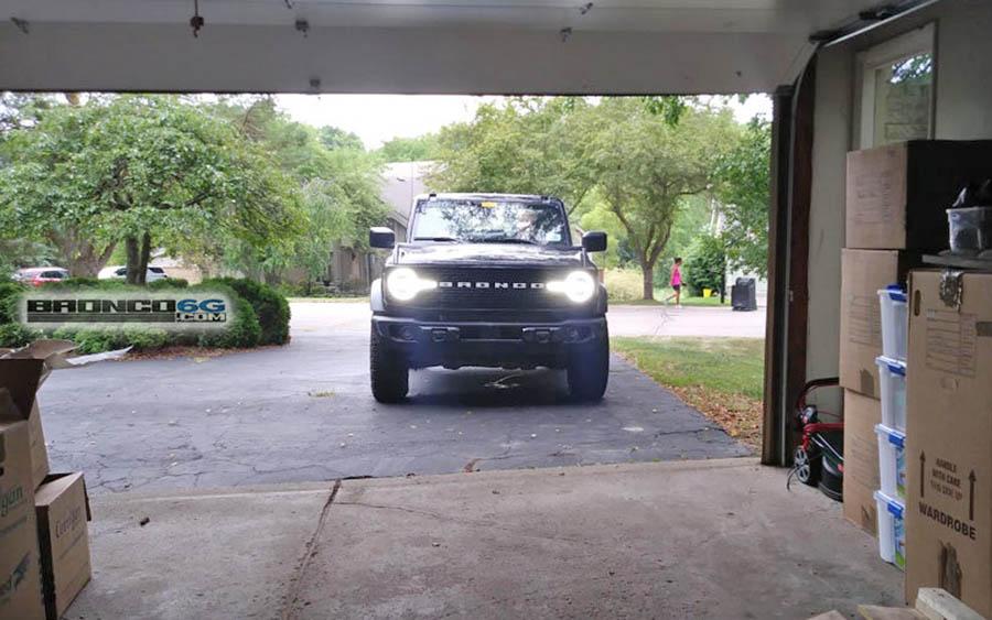 Ford Bronco Spotted: Badlands No-Sasquatch Bronco On 33″ Tires [Updated With Interior] 1
