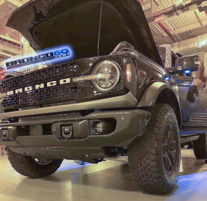 Ford Bronco Spotted: Badlands No-Sasquatch Bronco On 33″ Tires [Updated With Interior] 2021 Bronco Badlands No Sasquatch at Livonia Automactic Transmission Ford 1